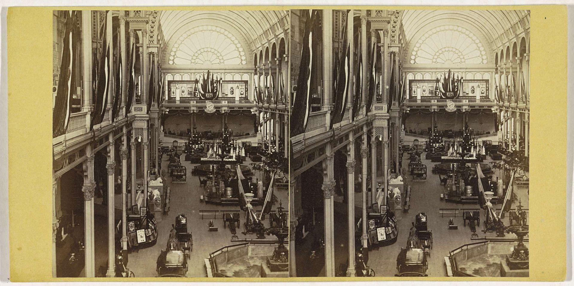 Gezicht van bovenaf op Tentoonstelling voor Nationale Nijverheid in het Paleis voor Volksvlijt, Amsterdam by Anonymous