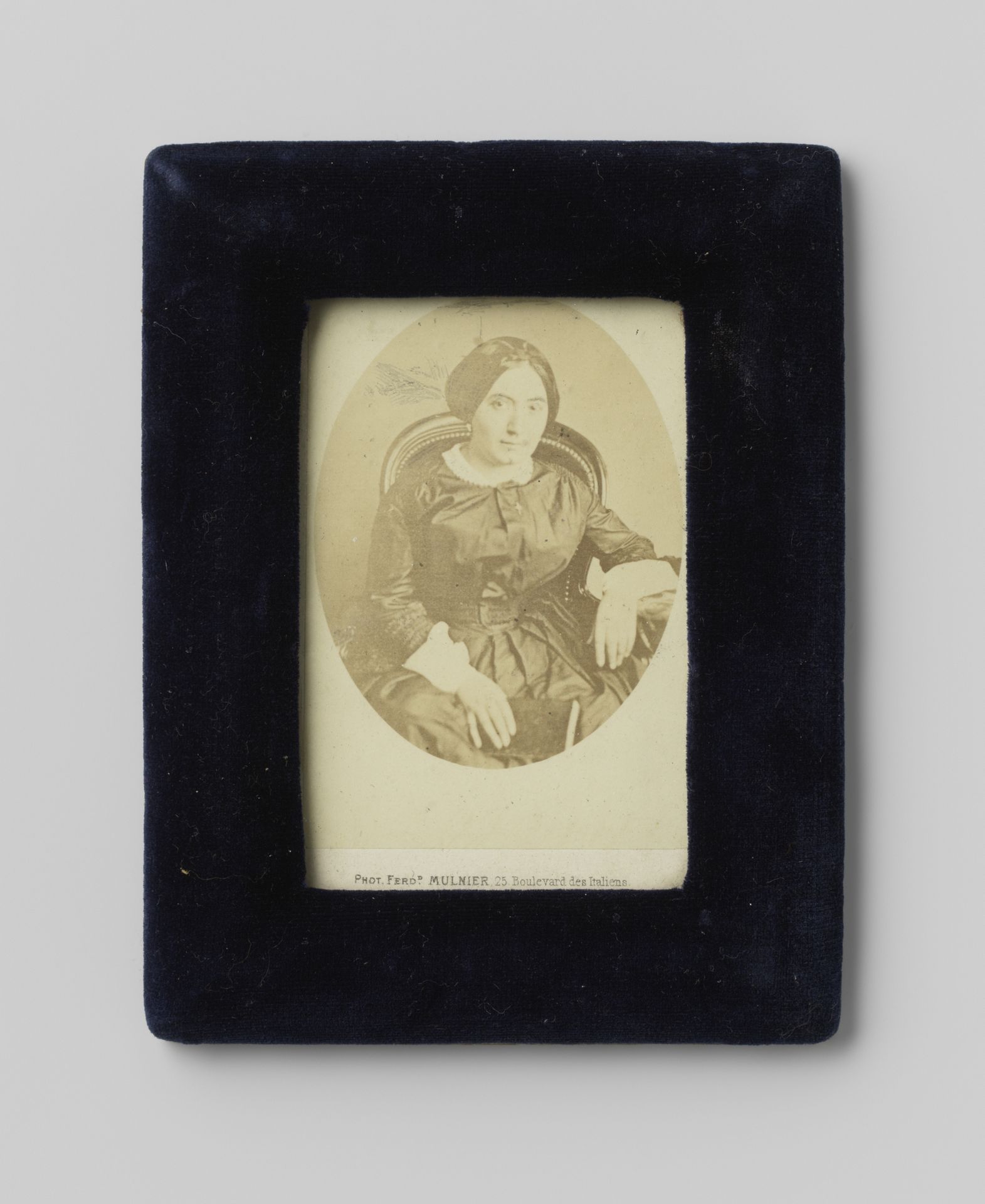 Portret van een onbekende vrouw in een stoel by Ferdinand Mulnier