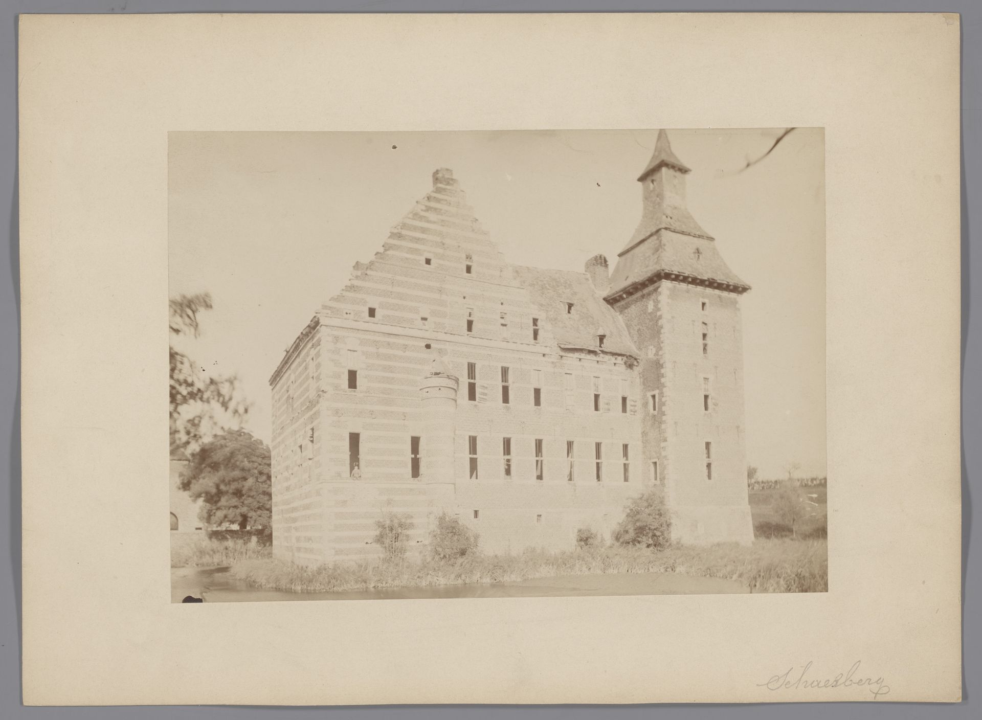 Gezicht op Kasteel Schaesberg by anoniem (Monumentenzorg)