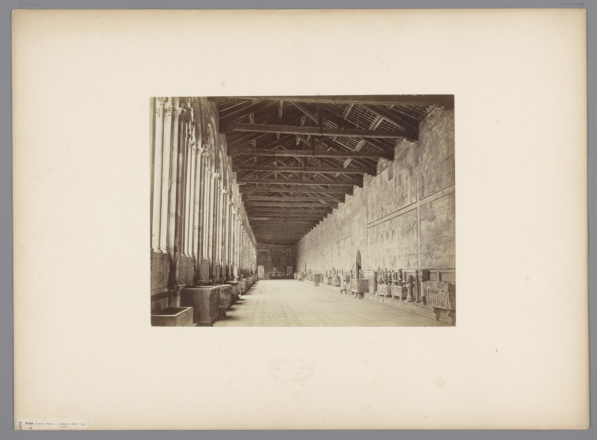 Galerij in het Camposanto te Pisa, Italië by Giacomo Brogi