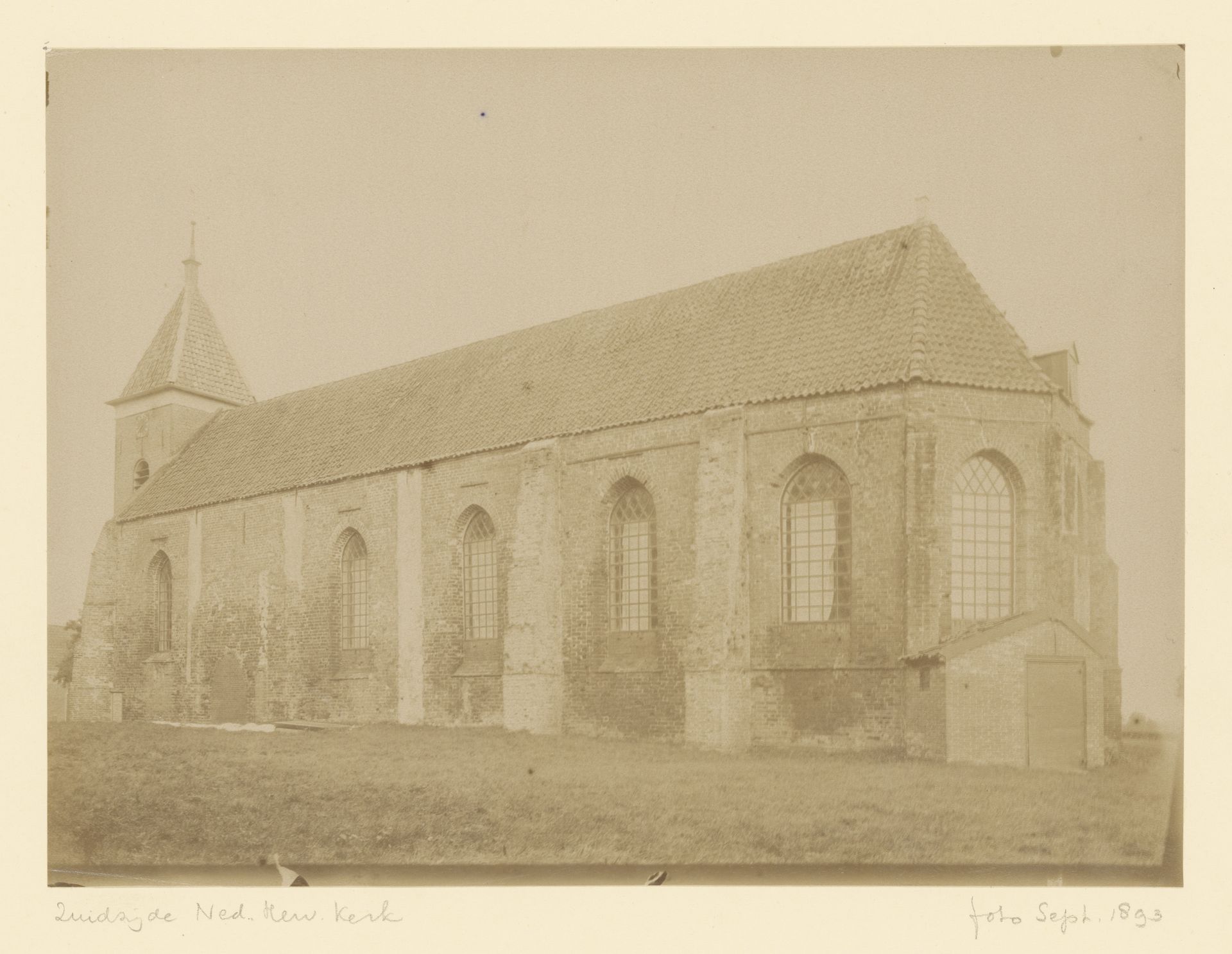 Zuidzijde van de Kerk van Vlagtwedde by anoniem (Monumentenzorg)