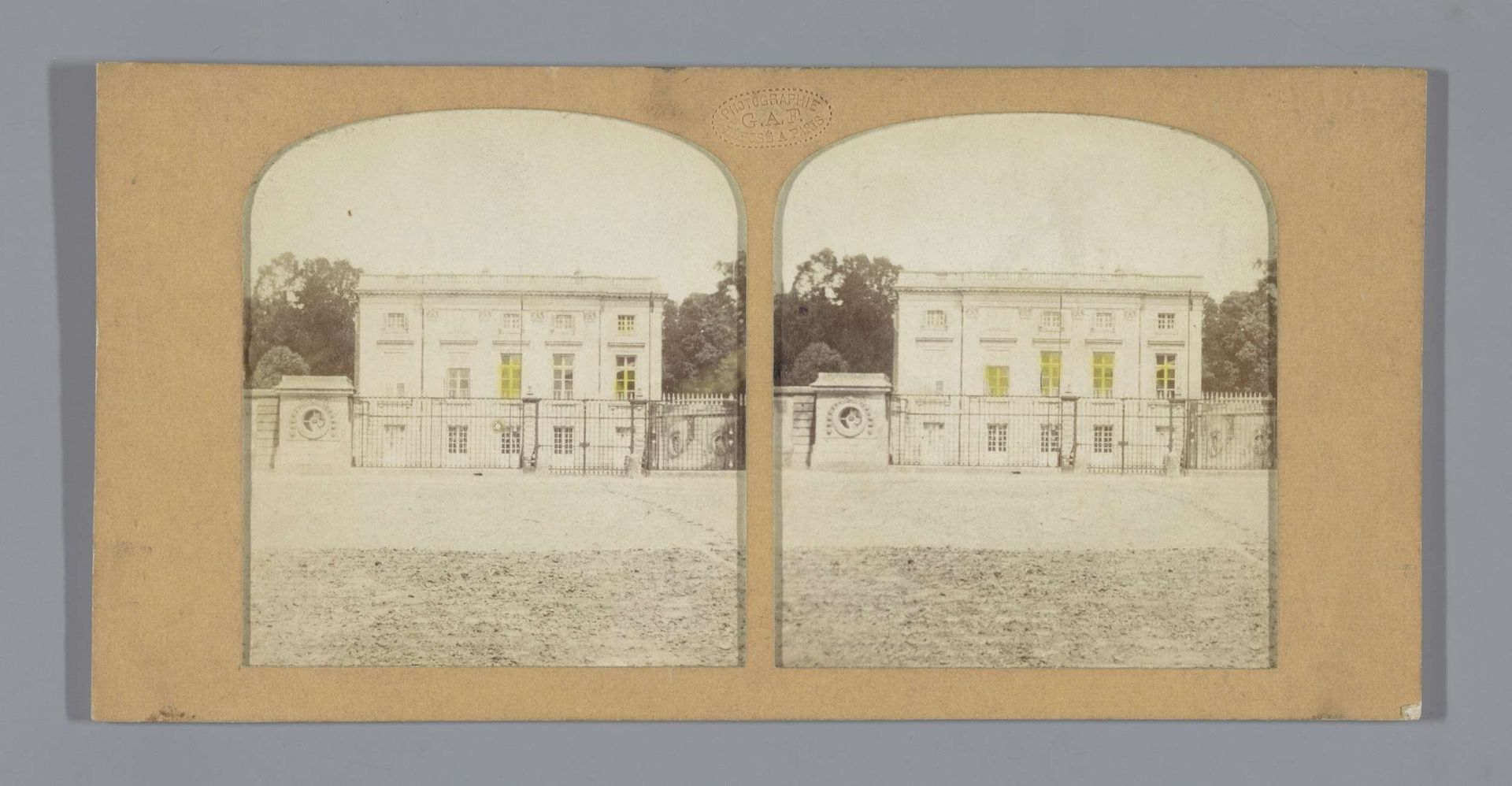 Klein Trianon in de tuinen van Versailles by Florent Grau