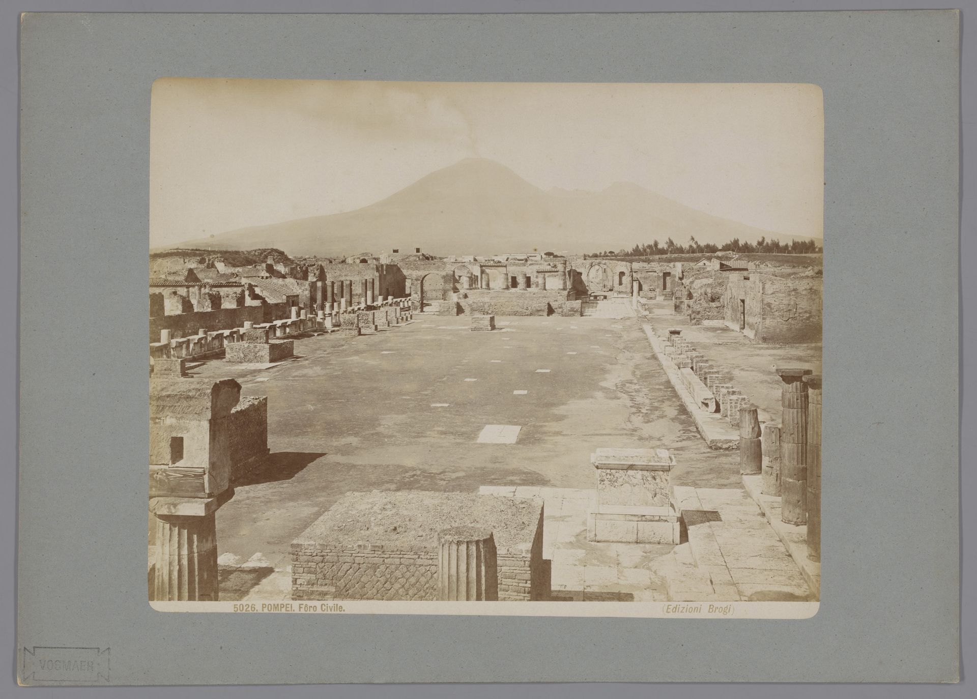 Gezicht op het Forum te Pompeï by Giacomo Brogi