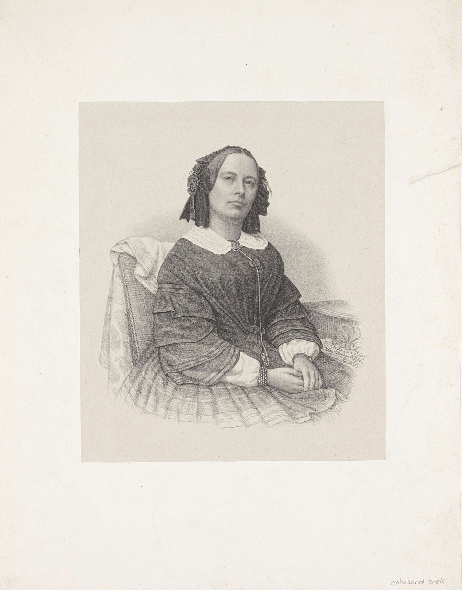 Portret van een onbekende vrouw by Johann Peter Berghaus