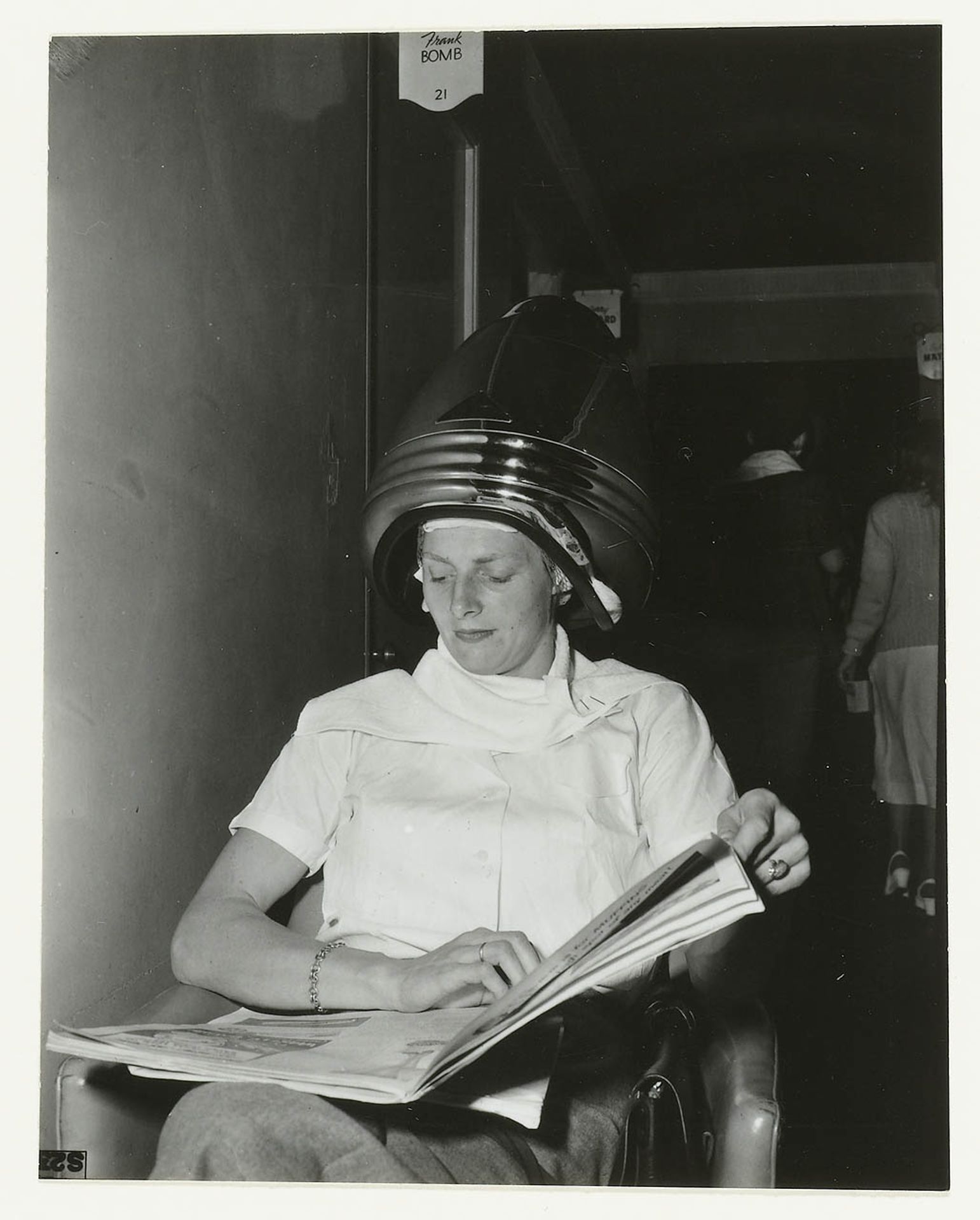 Fanny onder de droogkap by Anonymous