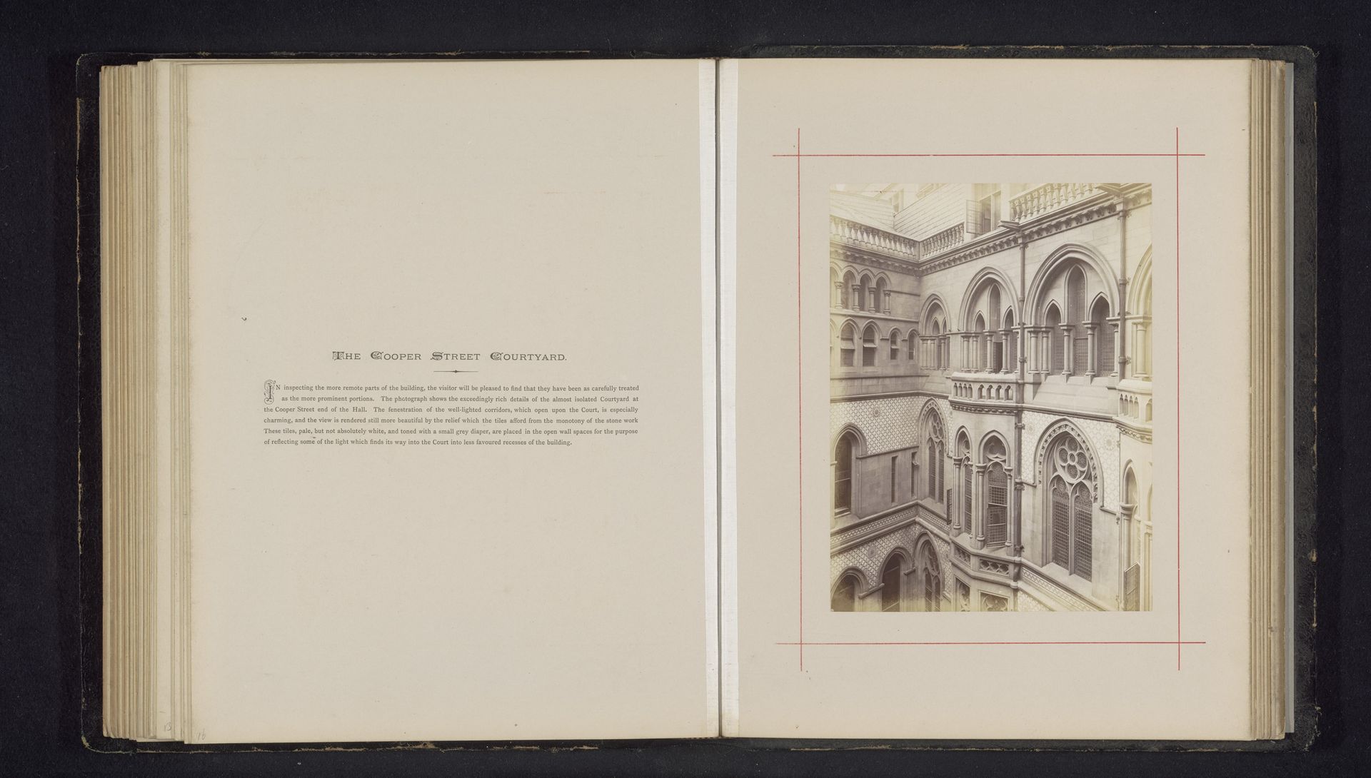 Binnenhof van het Stadhuis van Manchester by J. McLeod