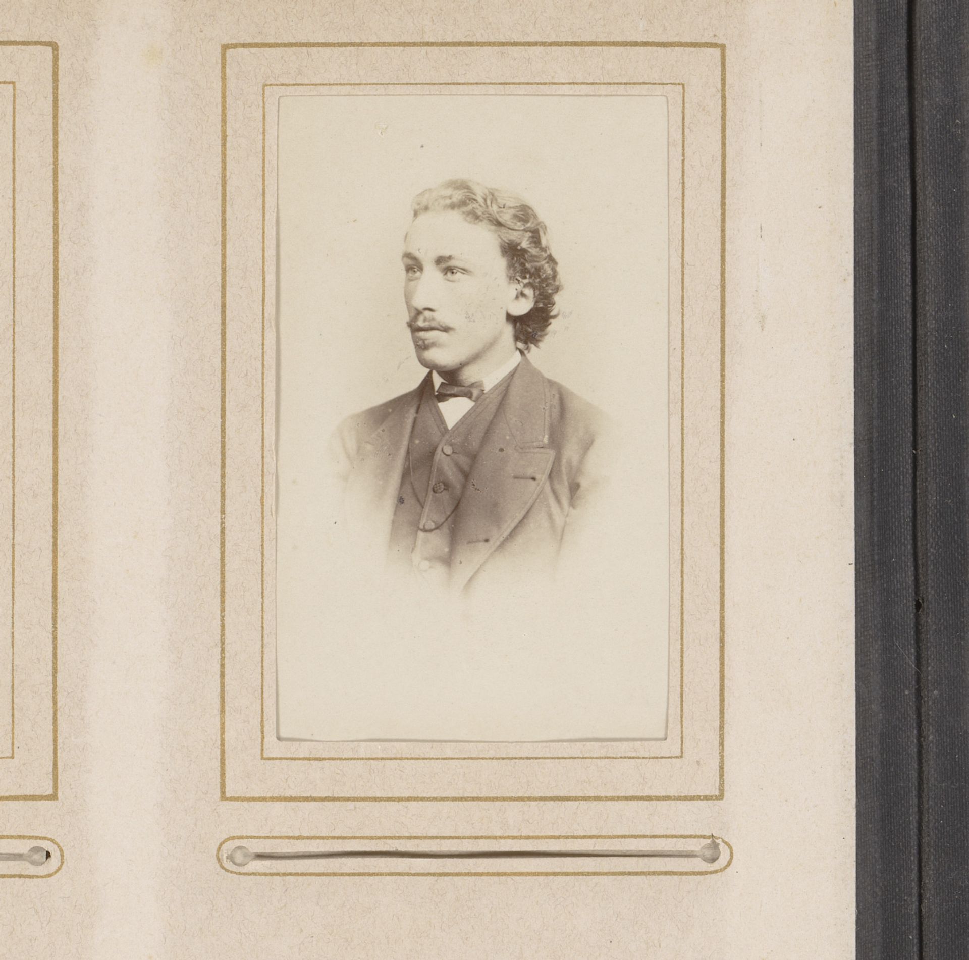 Portret van een man met snor by George Lodewijk Mulder