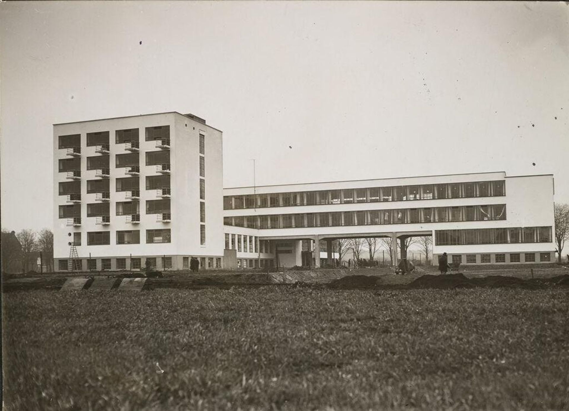 Bauhaus Building, Dessau, 1925-1926: View from northeast during construction by Photothek