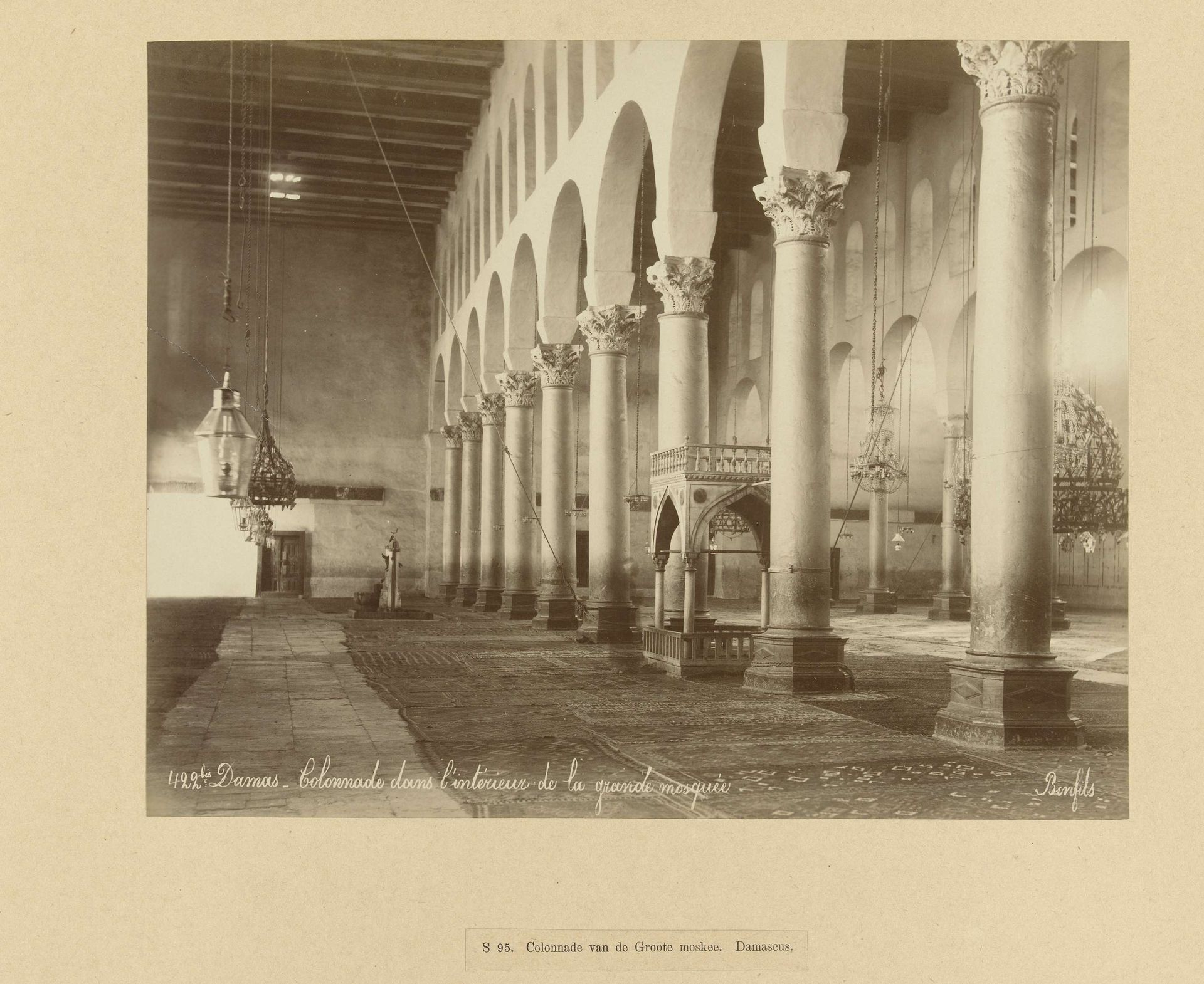 Interieur van de Grote Moskee van Damascus by Félix Bonfils