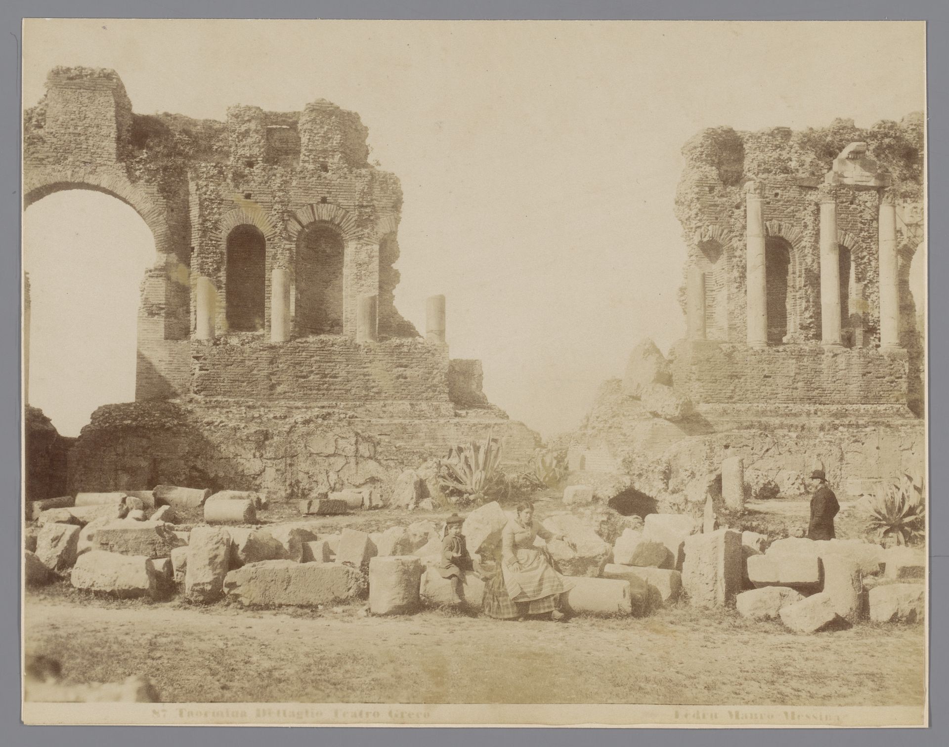 Restanten van het Teatro Greco te Taormina, Italië by Ledru Mauro