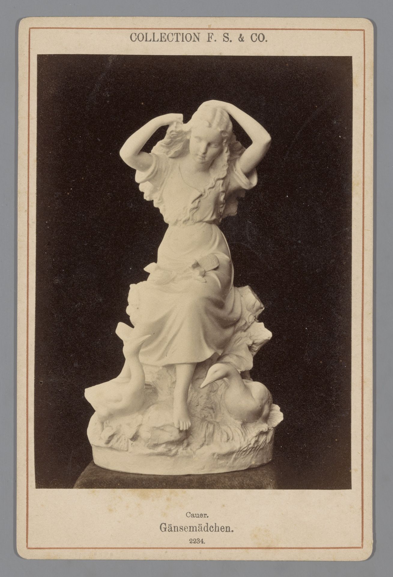 Sculptuur van een meisje met ganzen door vermoedelijk Carl Cauer by Anonymous