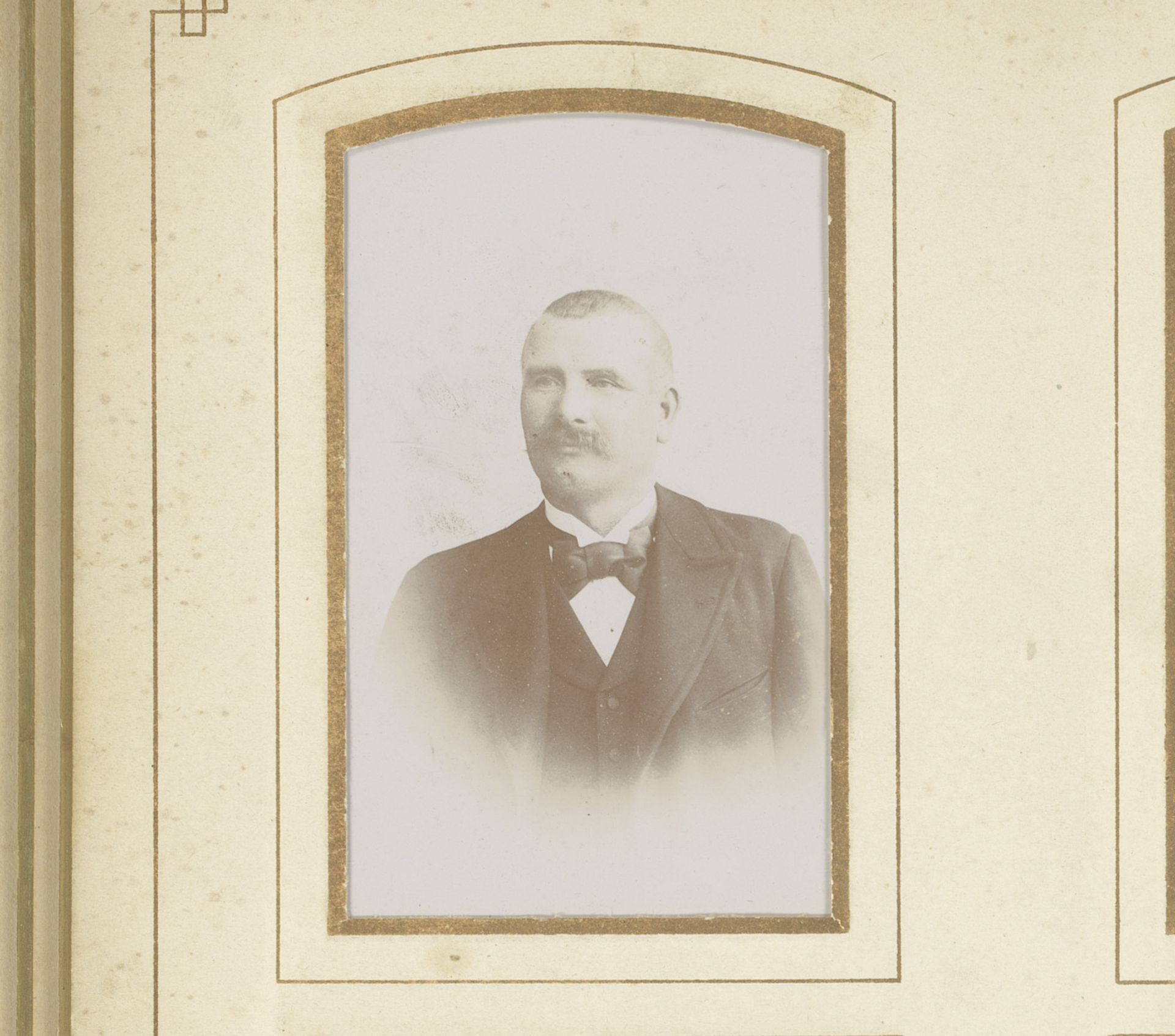 Portret van een man by Pierre Gendron