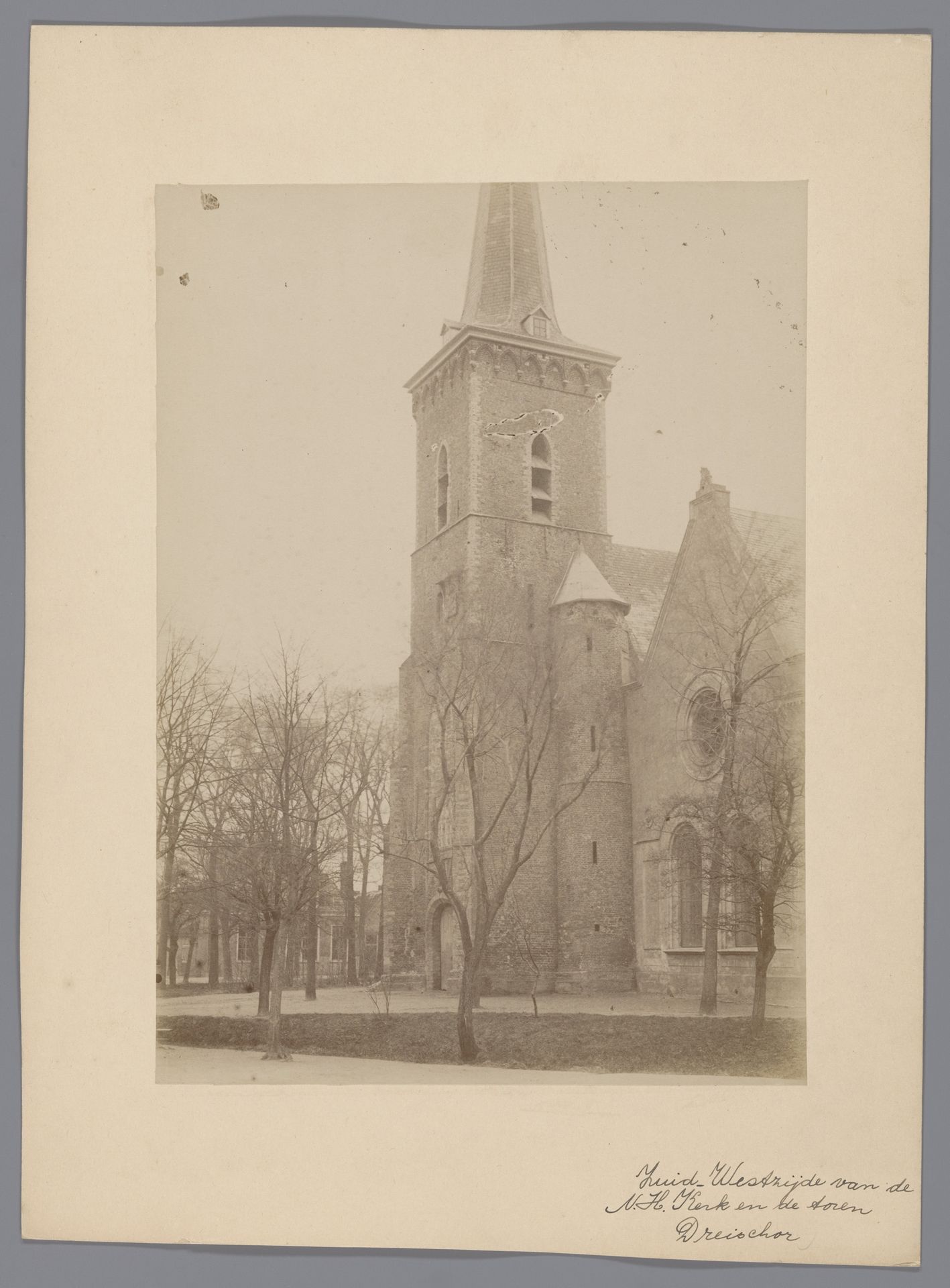 Toren van de Sint-Adriaanskerk te Dreischor by anoniem (Monumentenzorg)