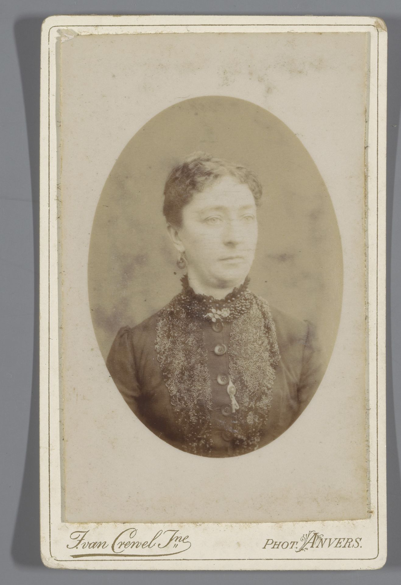 Portret van een onbekende vrouw by J. Van Crewel Jeune
