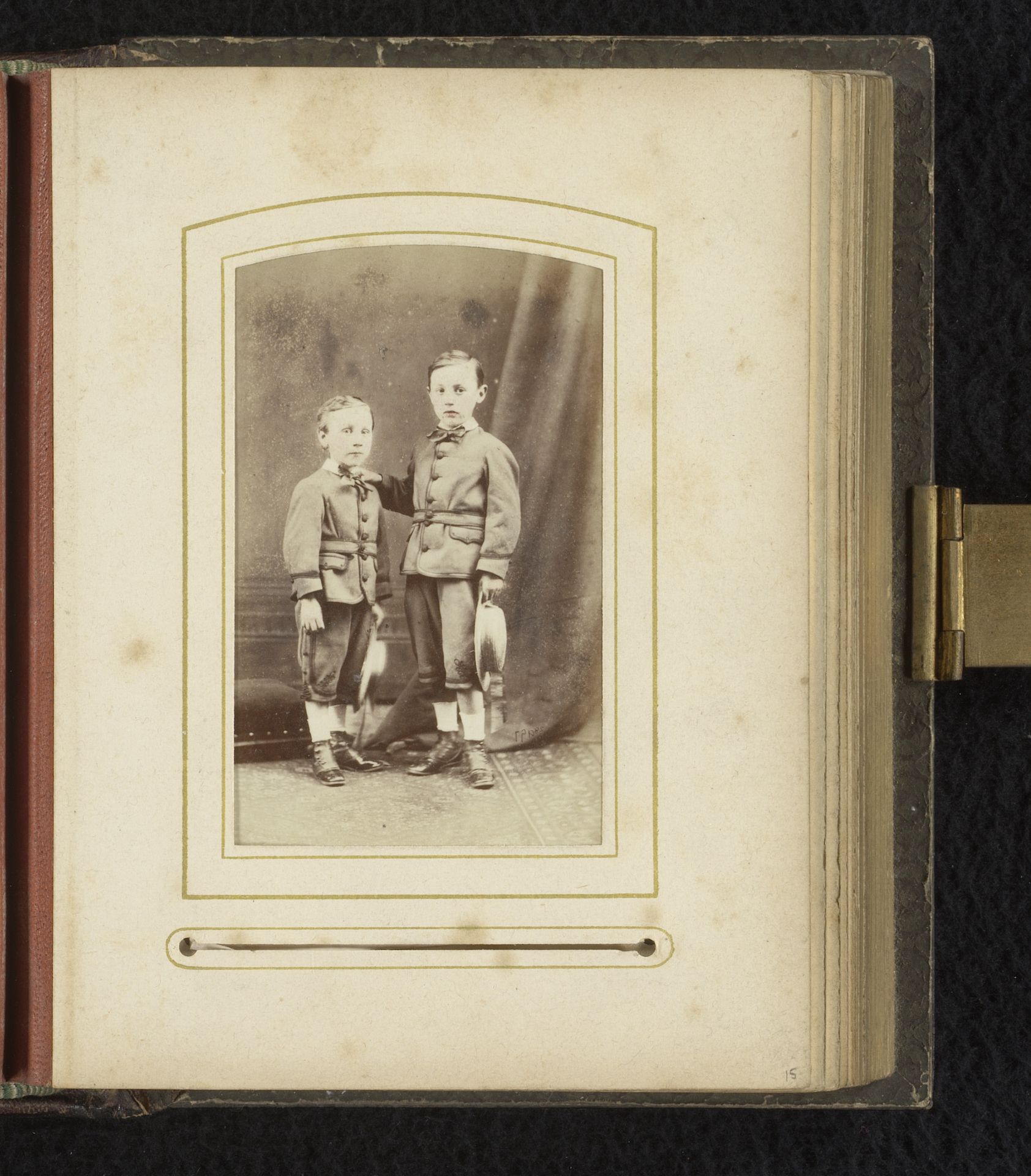 Portret van twee jongens by Elias Gottheil