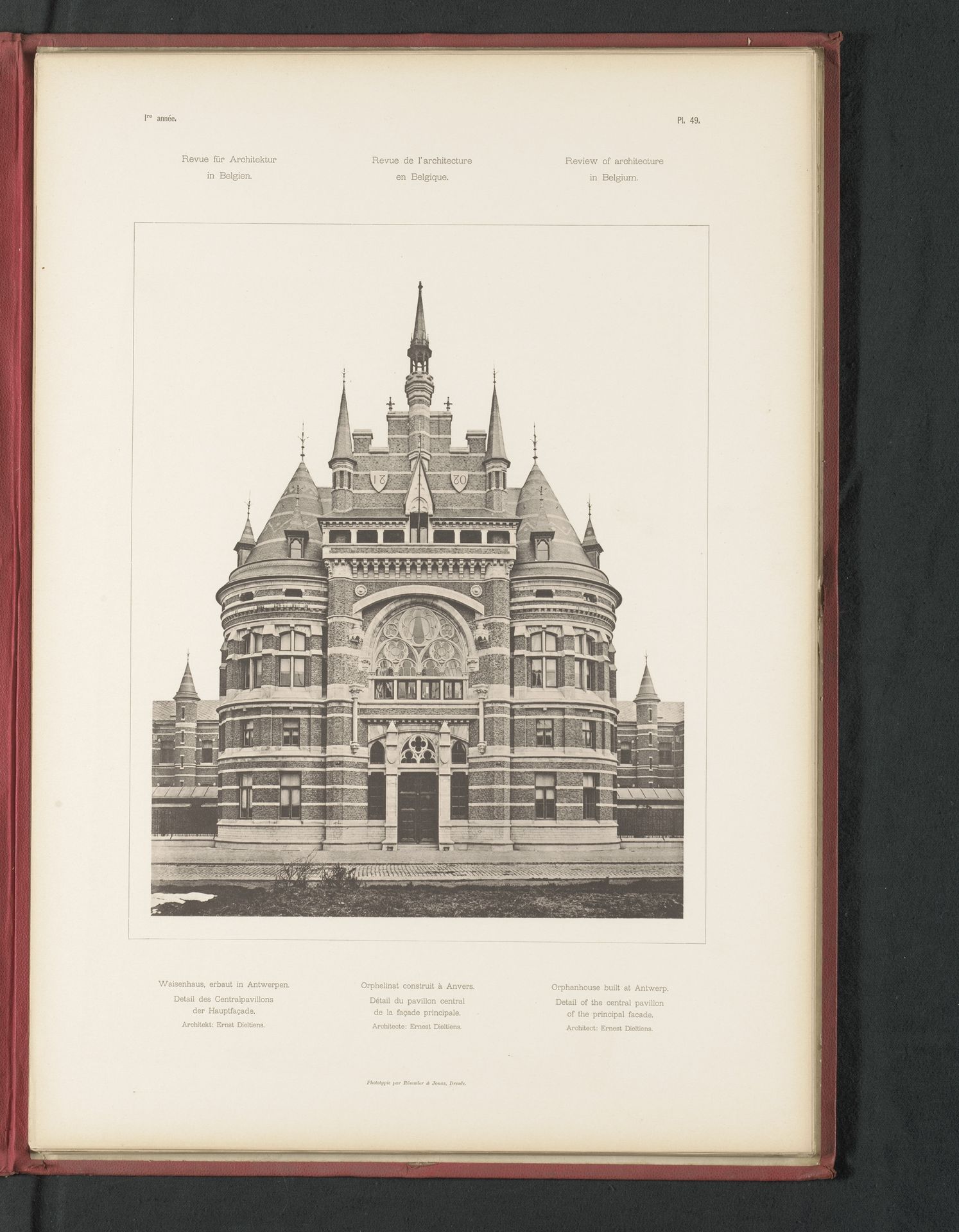 Gezicht op een weeshuis in Antwerpen, België by Römmler & Jonas