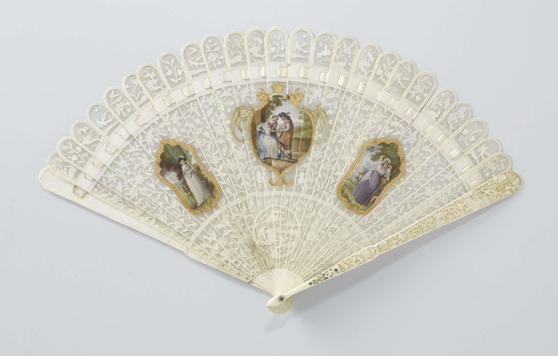 Brisé fan by Anonymous