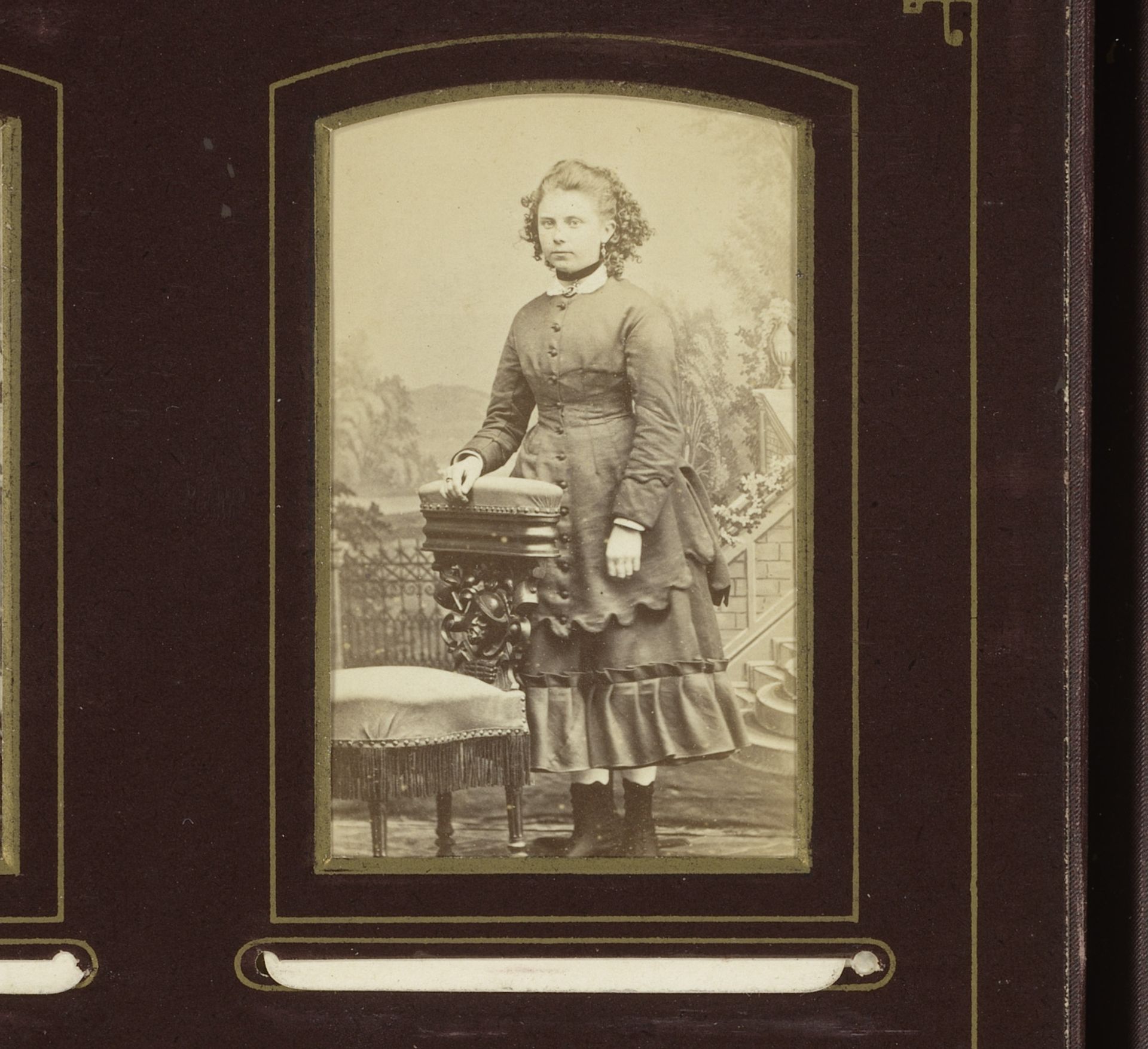 Portret van een jonge vrouw, staand bij een stoel by Pieter Vlaanderen