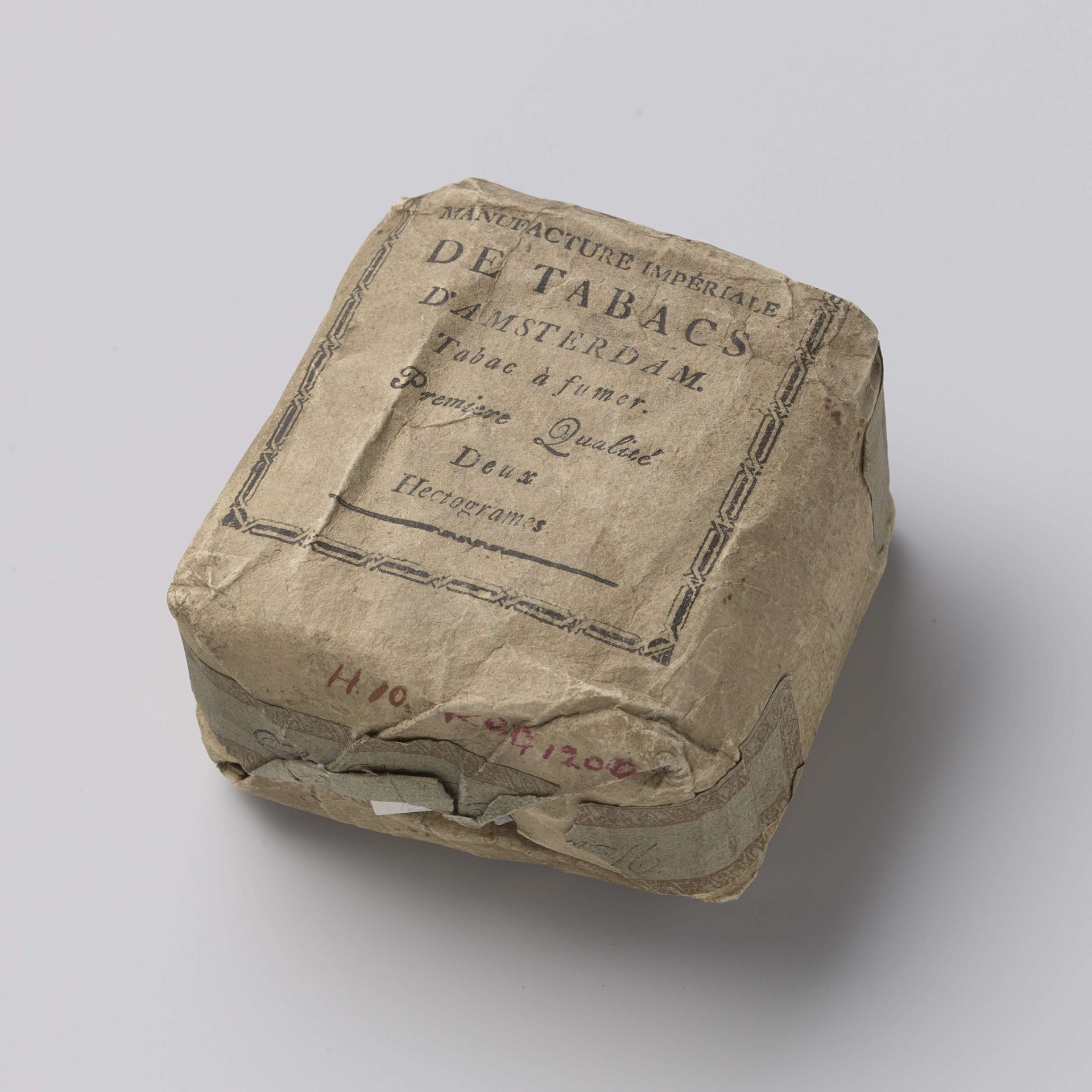 Pakje tabak uit de Franse tijd by Keizerlijke Tabaks-Fabriek
