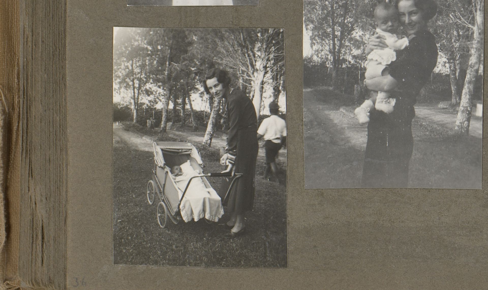 Portret van Ada Krüseman met Teddy in een kinderwagen by Anonymous