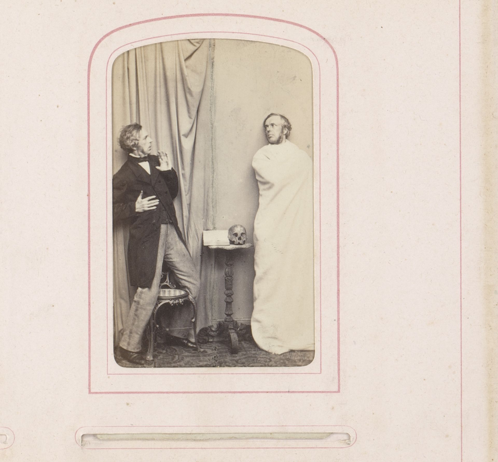 Leonard de Koningh schrikt van een spook van zichzelf by Leonard de Koningh