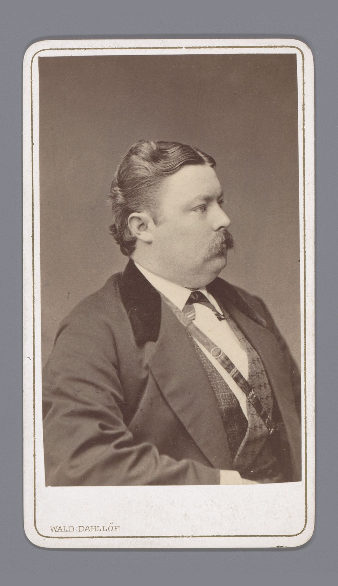 Portret van een onbekende man by Waldemar Dahllöf