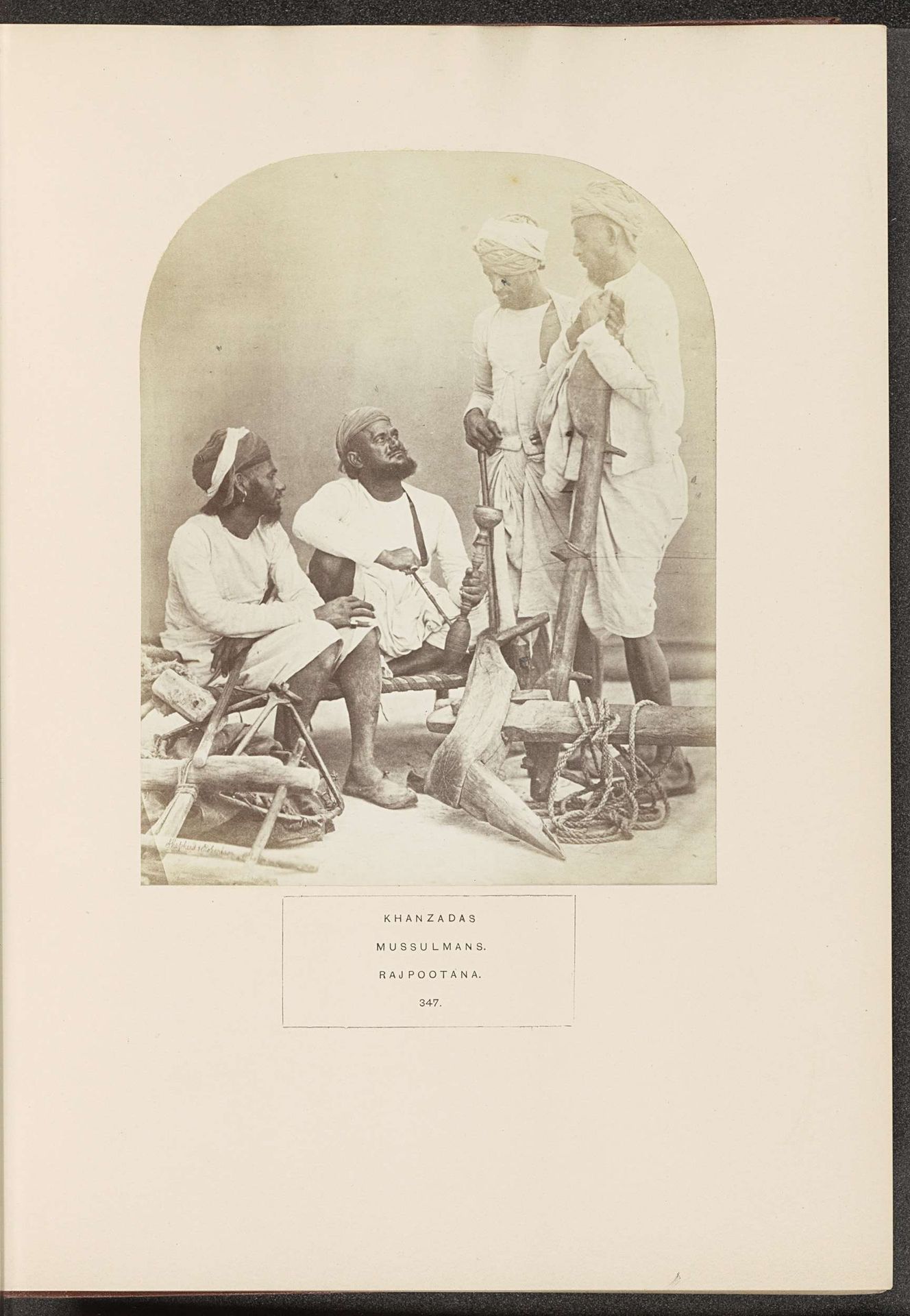 Portret van vier onbekende mannen van Khanzada afkomst met attributen voor de landbouw by Shepherd & Robertson