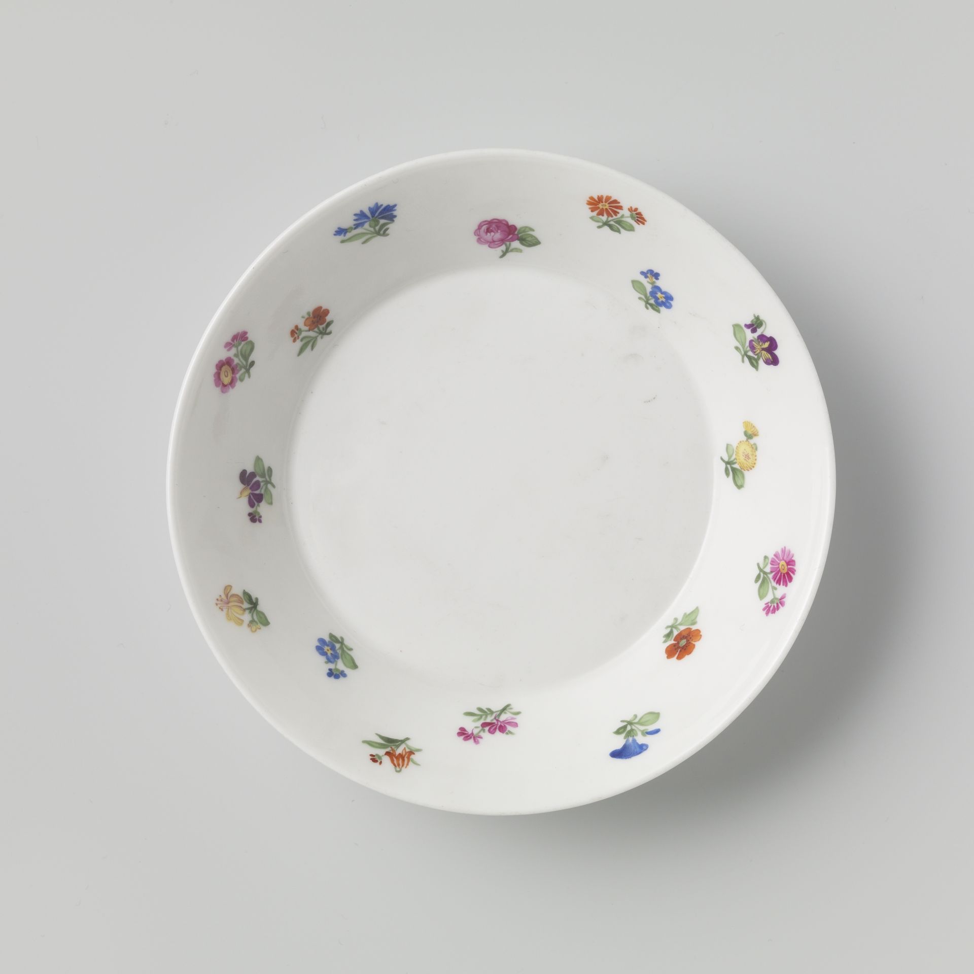 Saucer with flowers by Königliche Porzellan Manufaktur