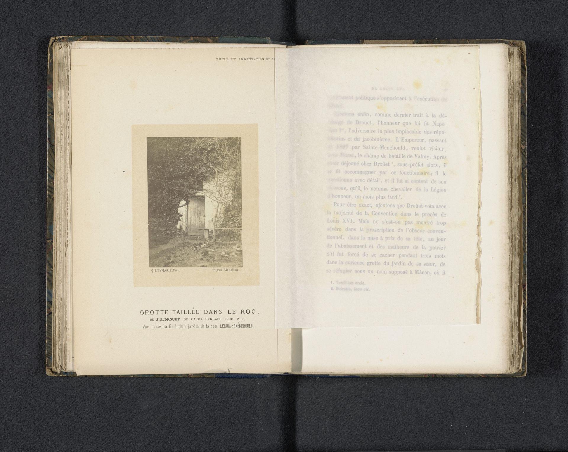 Gezicht op een door de mens gemaakte grot te Sainte-Menehould by Charles Leymarie