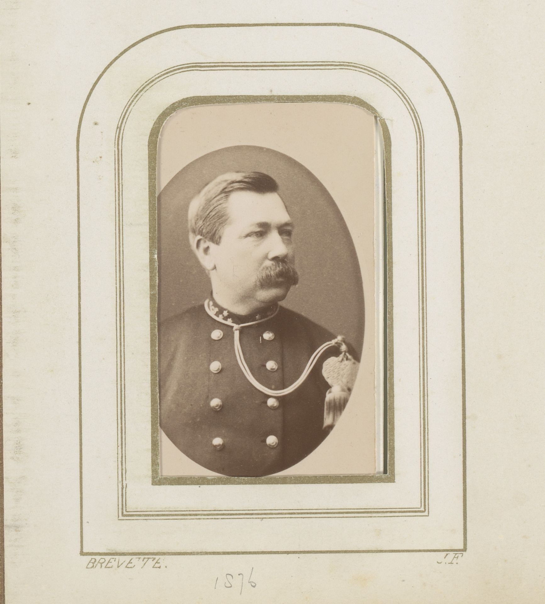 Portret van een man met snor in uniform by Guillaume Günther
