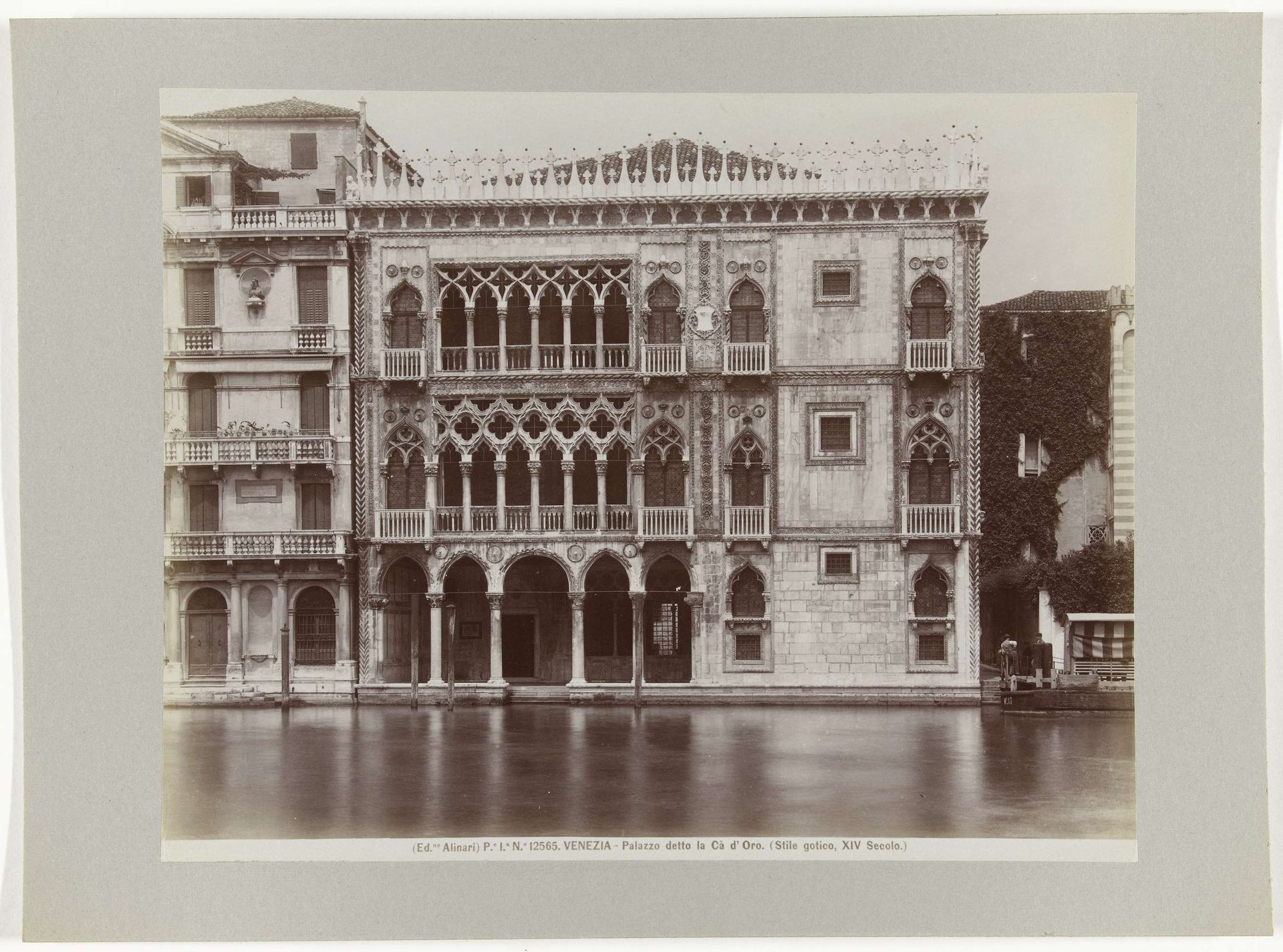 Cà d'Oro, Venetië by Fratelli Alinari