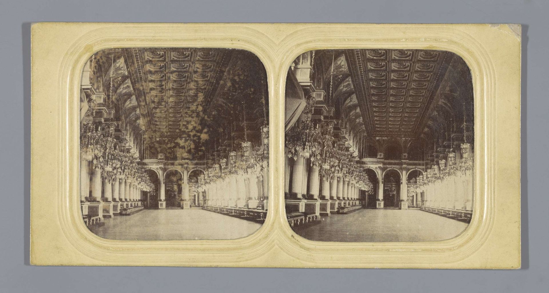 Feestzaal in het Hôtel de Ville, Parijs by Anonymous