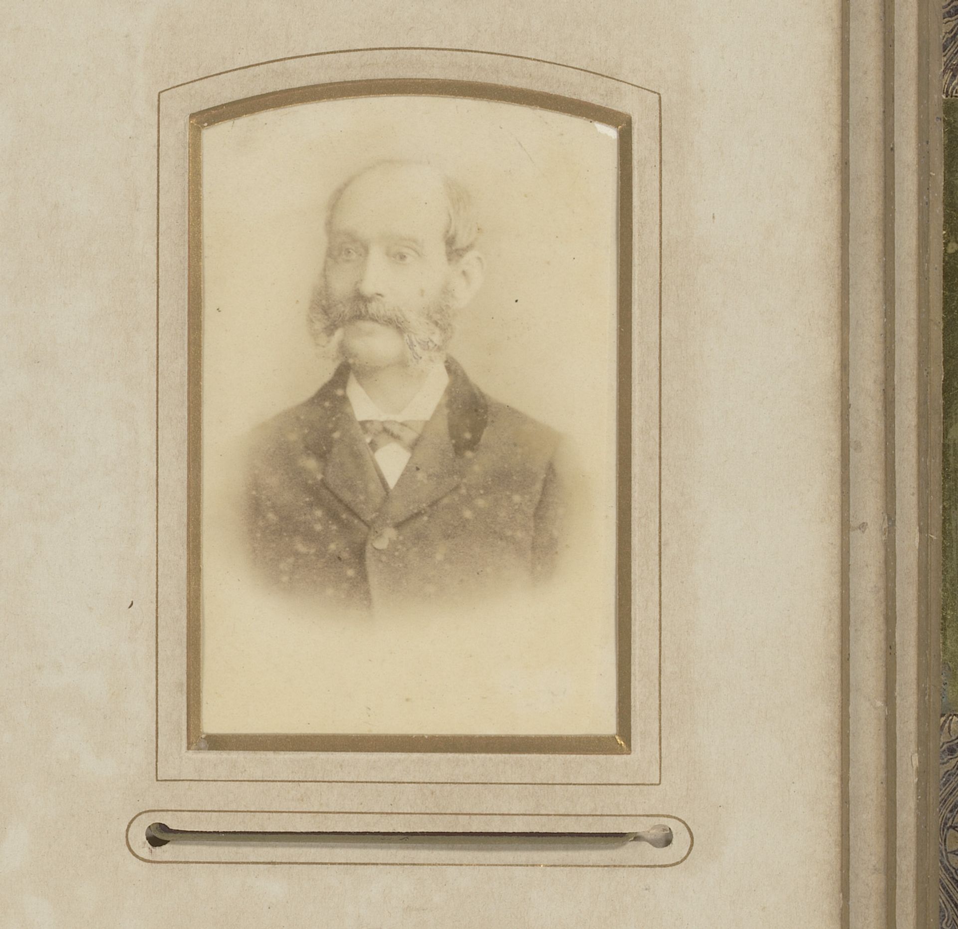 Portret van een man met snor en bakkebaarden by Victor Pannelier