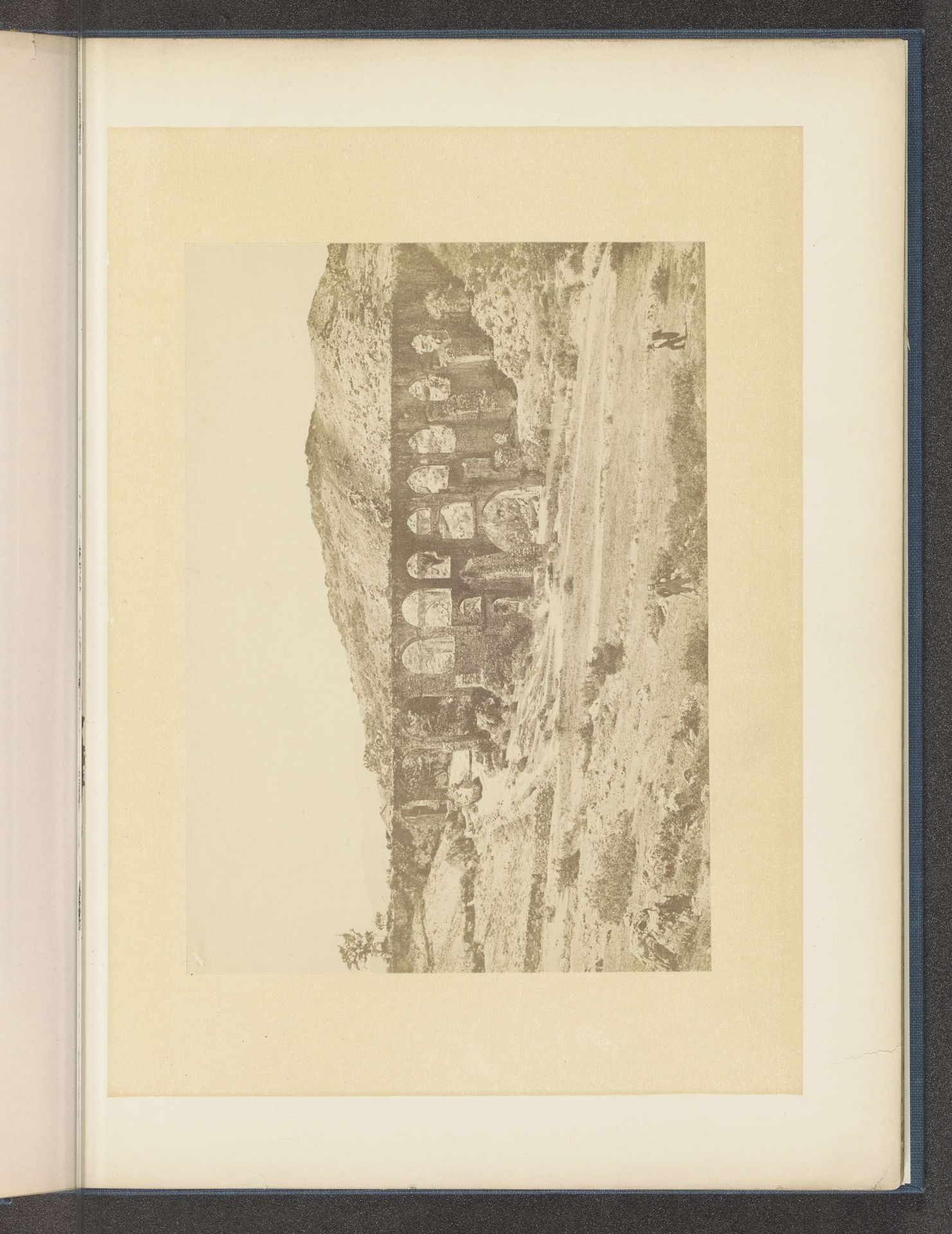 Gezicht op de Kızılçullu-aquaducten over de rivier Meles by A. Svoboda