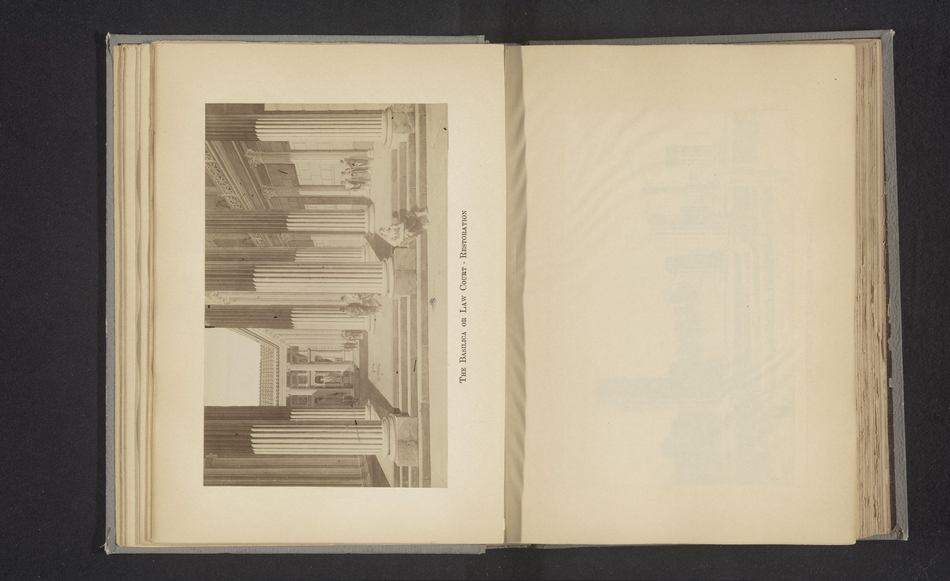 Fotoreproductie van een gezicht op Basilica te Pompeï by Anonymous