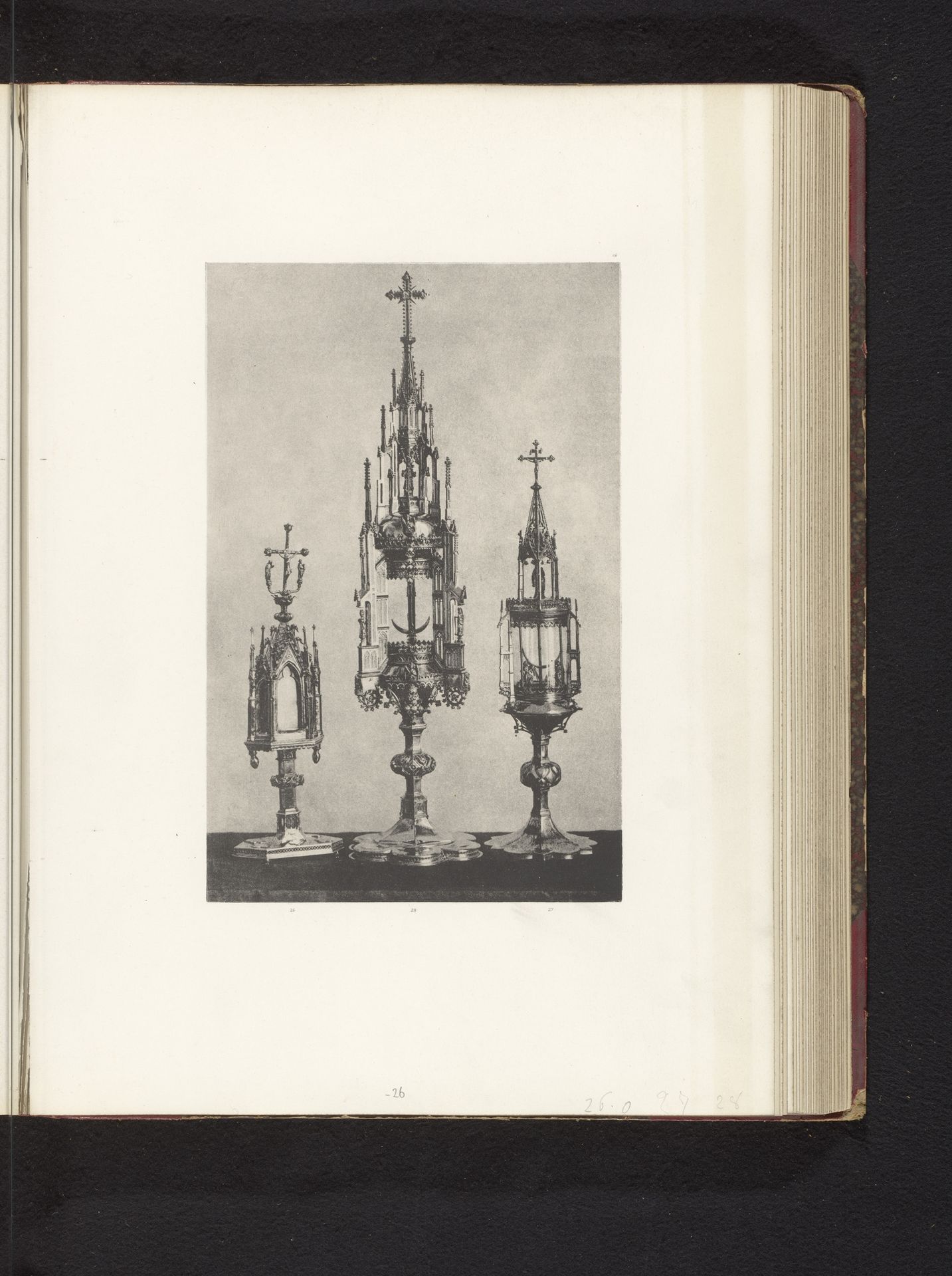Drie metalen monstransen, opgesteld op een tentoonstelling over religieuze objecten uit de middeleeuwen en renaissance in 1864 in Mechelen by Joseph Maes