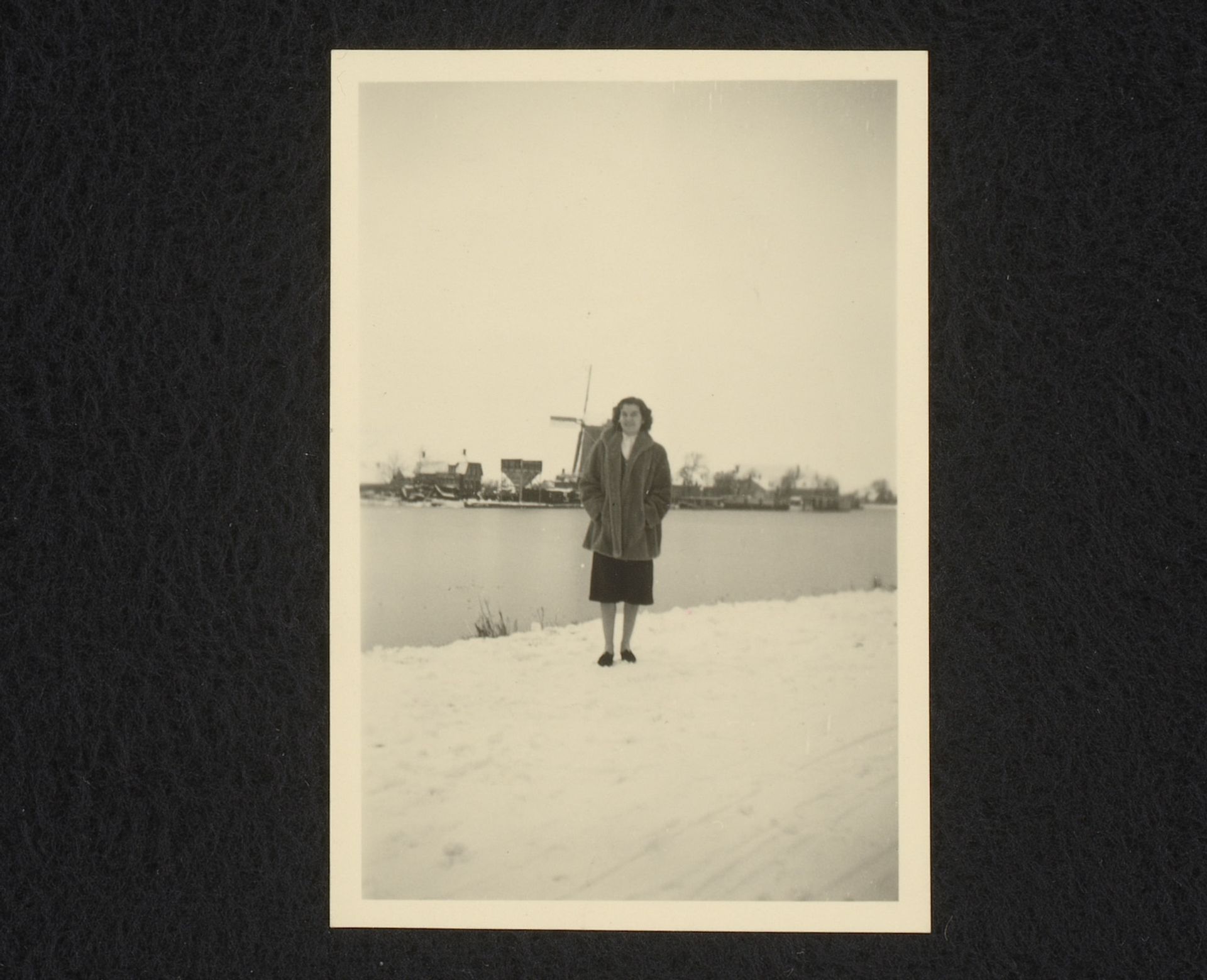 Winter bij een molen by Anonymous