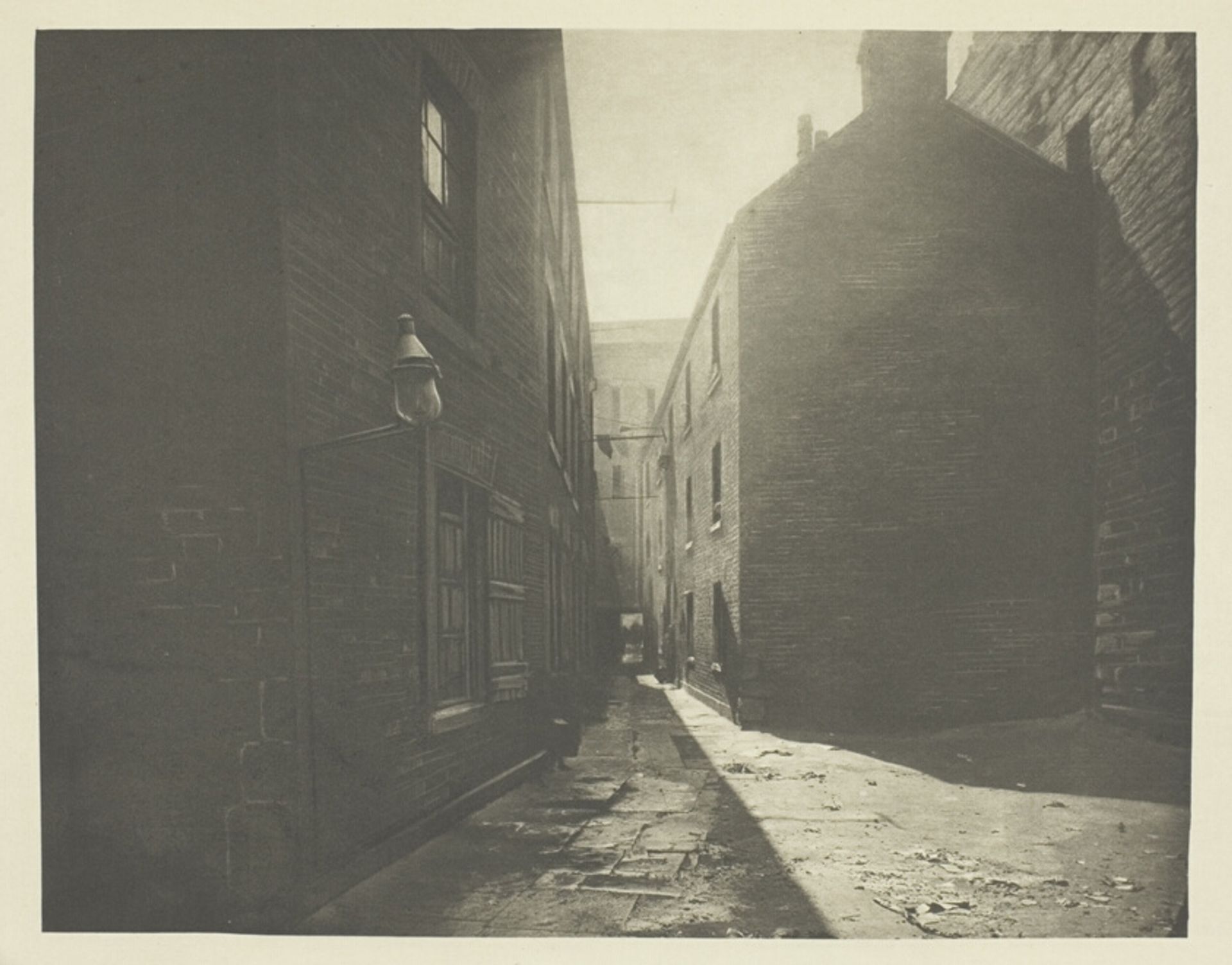 Close No. 29 Bridgegate by James Craig Annan