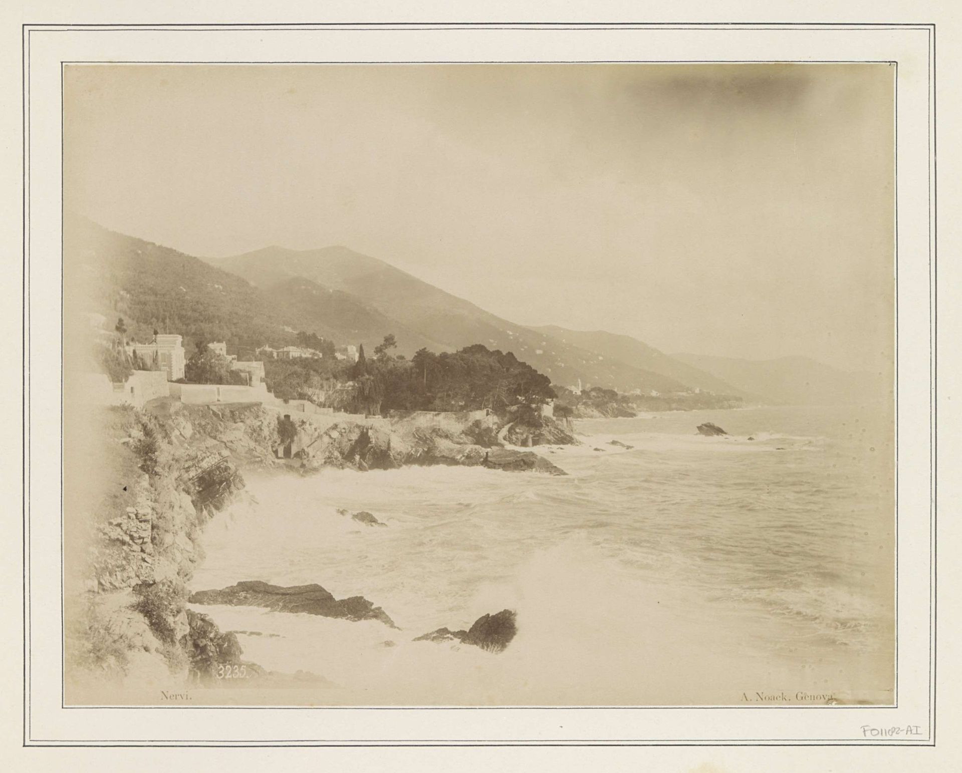 Gezicht op de kust van Nervi by Alfredo Noack