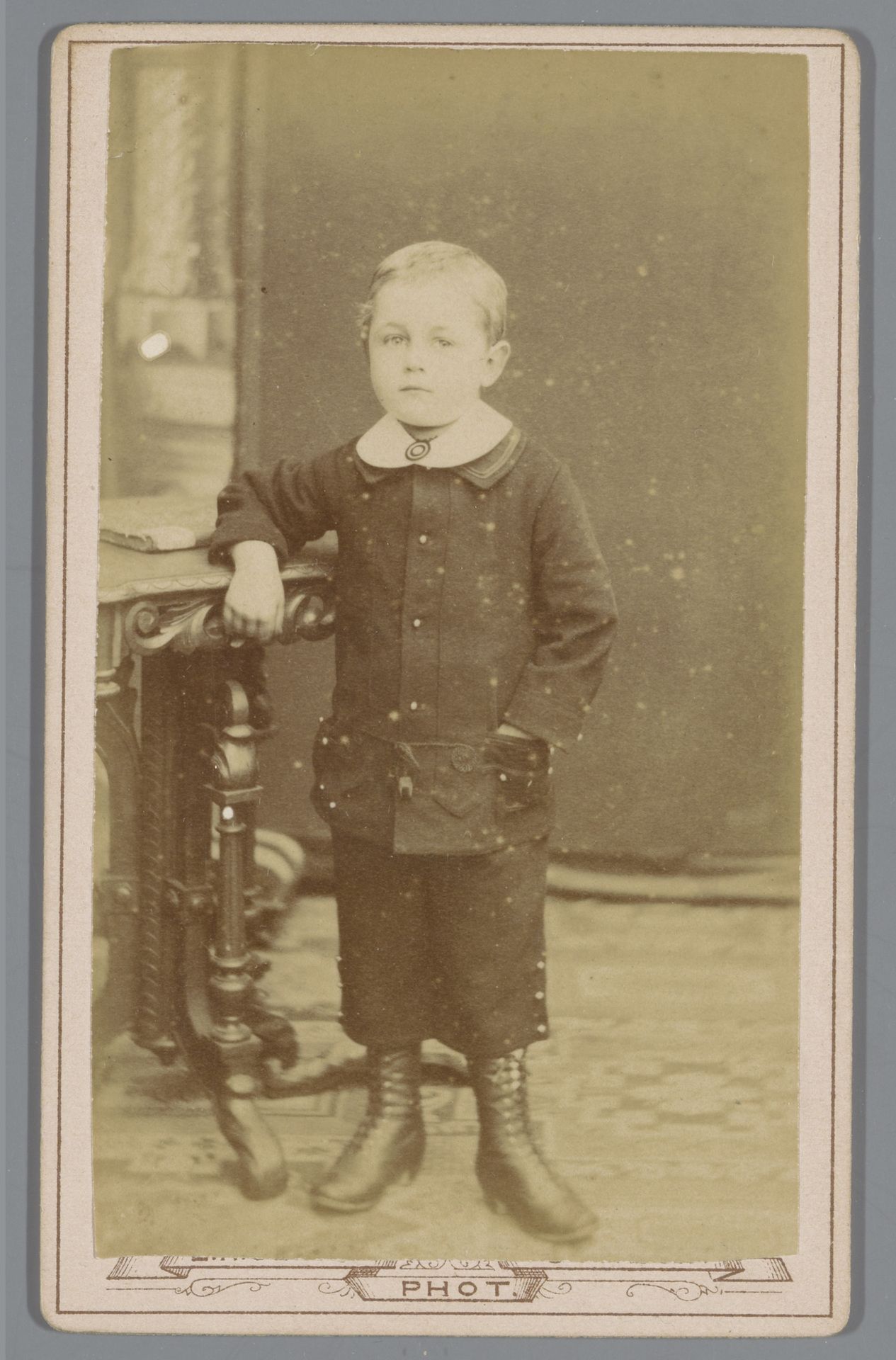 Portret van een onbekende jongen bij een tafel by Lodewijk Hendrikus Serré