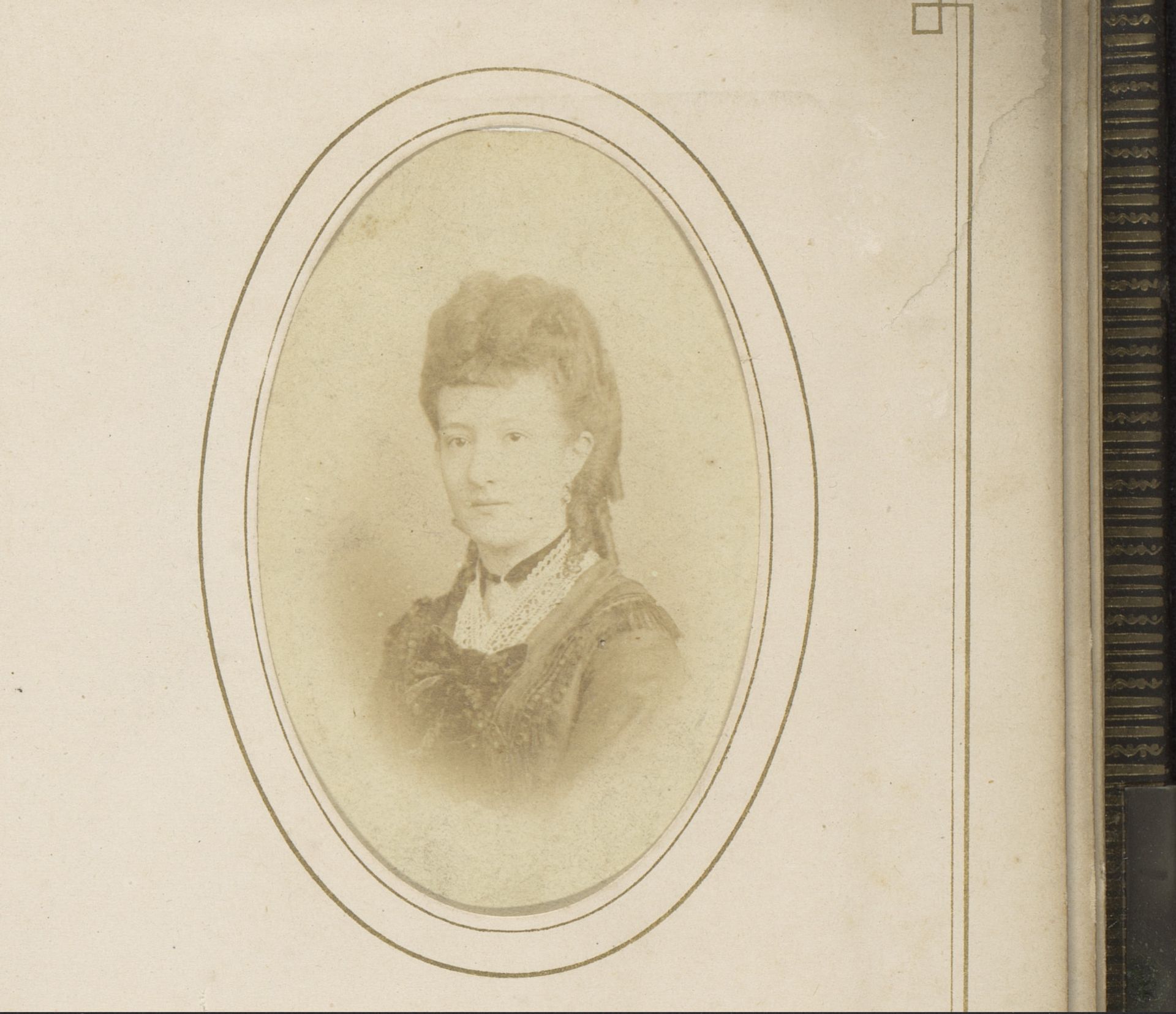 Portret van jonge vrouw, aangeduid als Marie Sablairolles by Johannes Wilhelmus Franciscus Offenberg