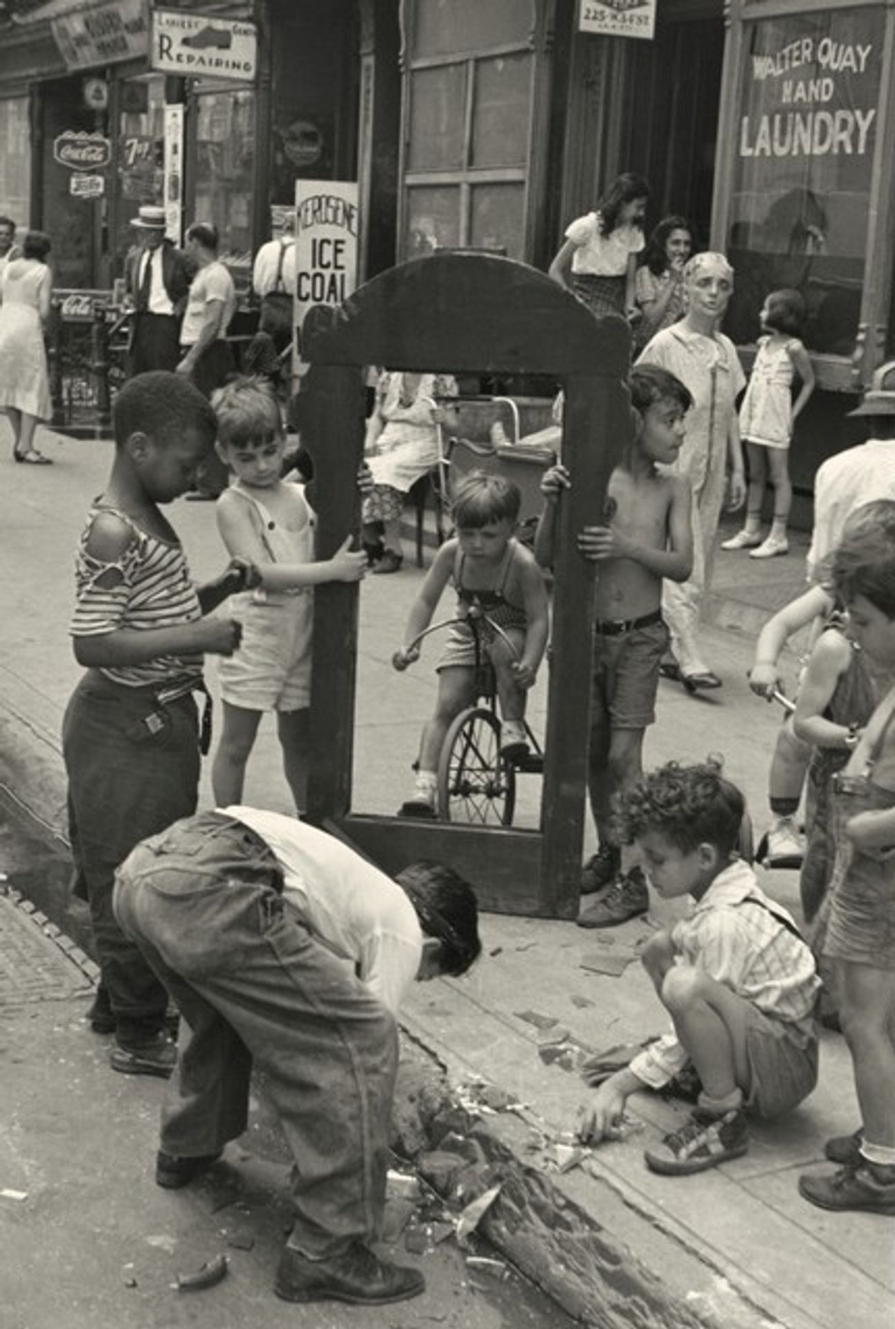 New York by Helen Levitt