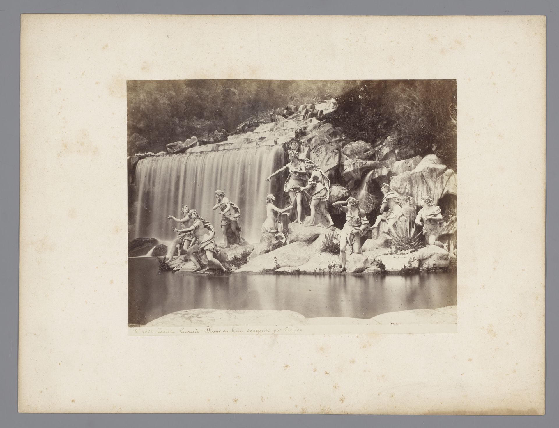 Fontein van Diana en Actaeon in de tuinen van het paleis van Caserta, Italië by Giorgio Sommer