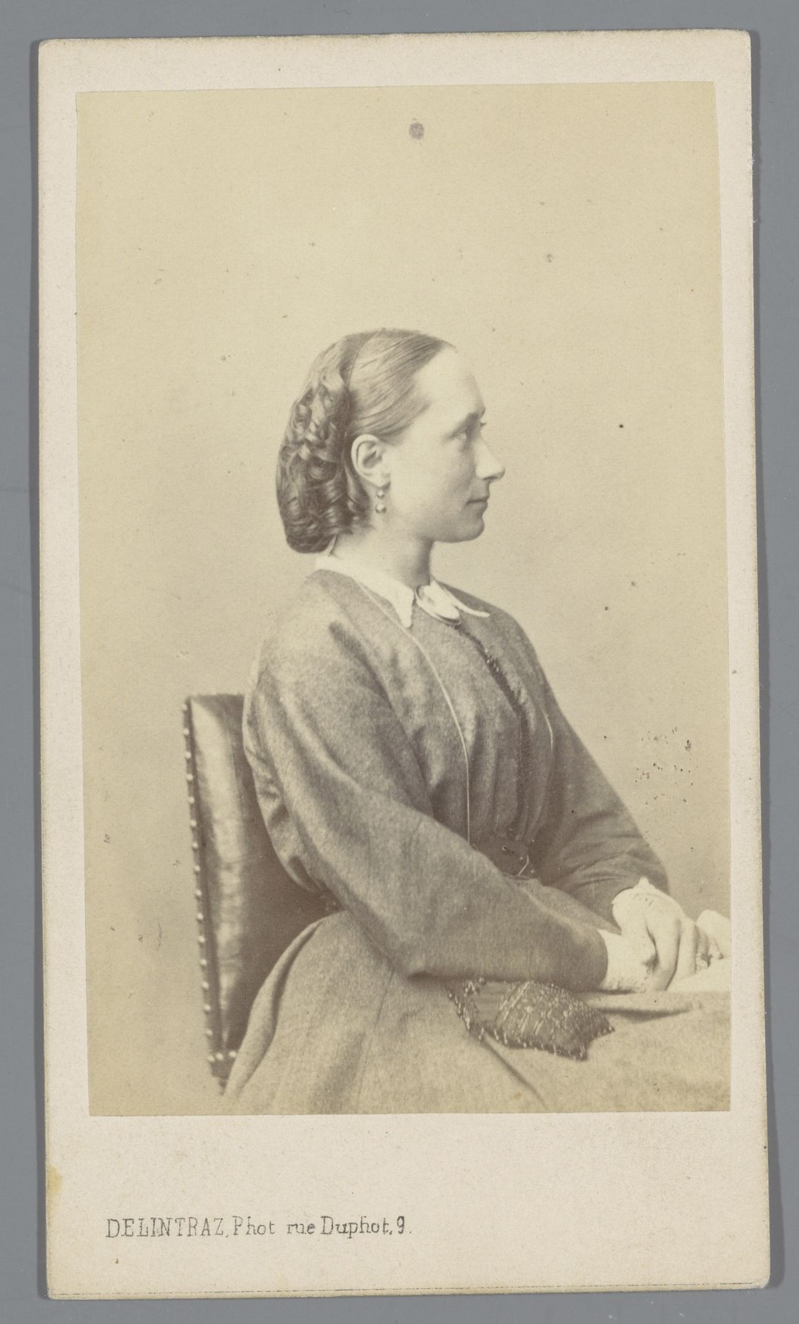Portret van een onbekende jonge vrouw by François Joseph Delintraz