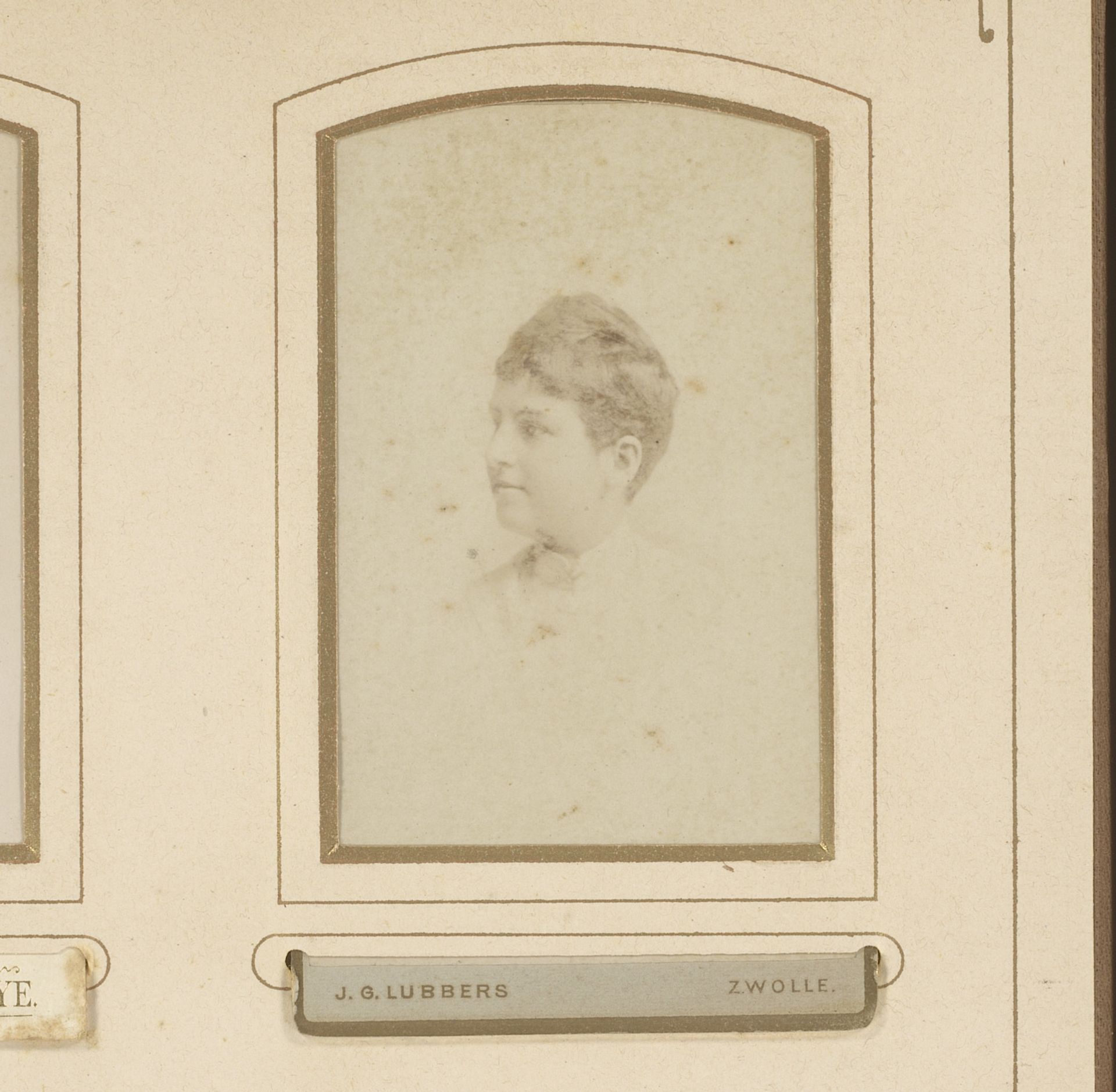 Portret van een jonge vrouw by Johan Gerard Lubbers