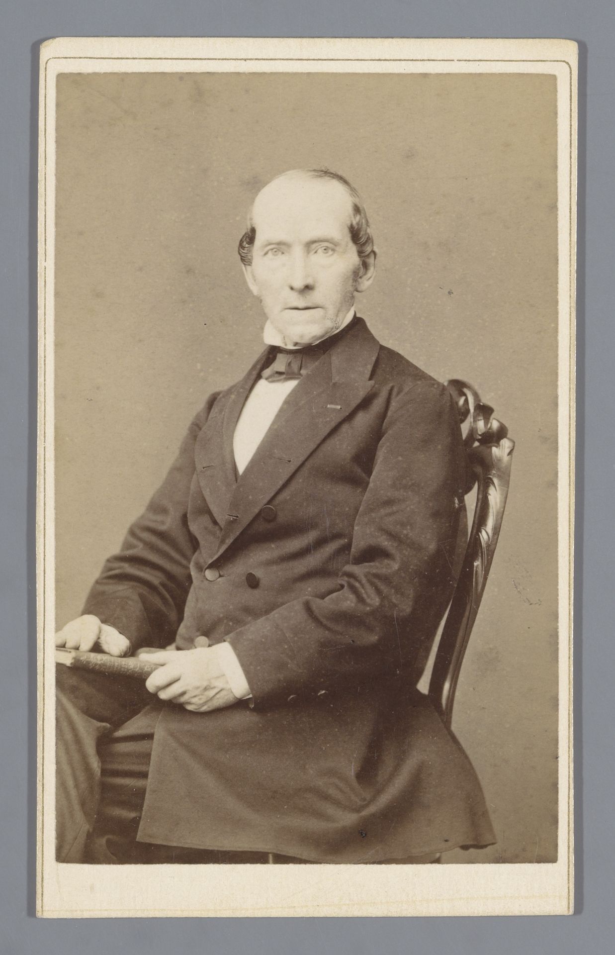 Portret van de heer W. Eekhoff, archivaris der stad Leeuwarden by Cornelis Bernardus Broersma