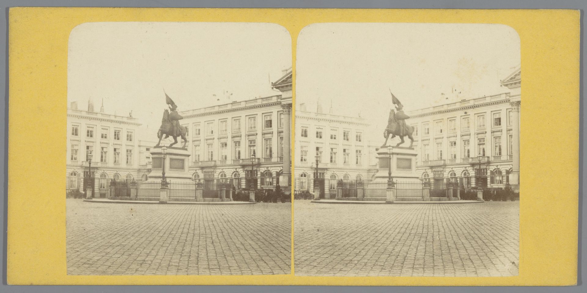 Gezicht op het Koningsplein en het standbeeld van Godfried van Bouillon in Brussel by BT