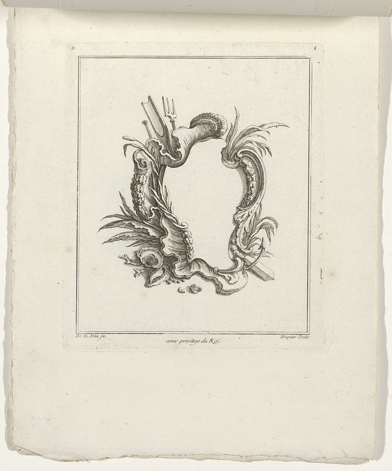 Cartouche bekroond met drietand by Gabriel Huquier