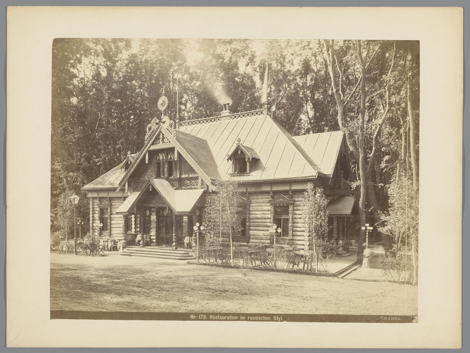 Restaurant in Russische stijl op de Wereldtentoonstelling van 1873 te Wenen by Oscar Krämer