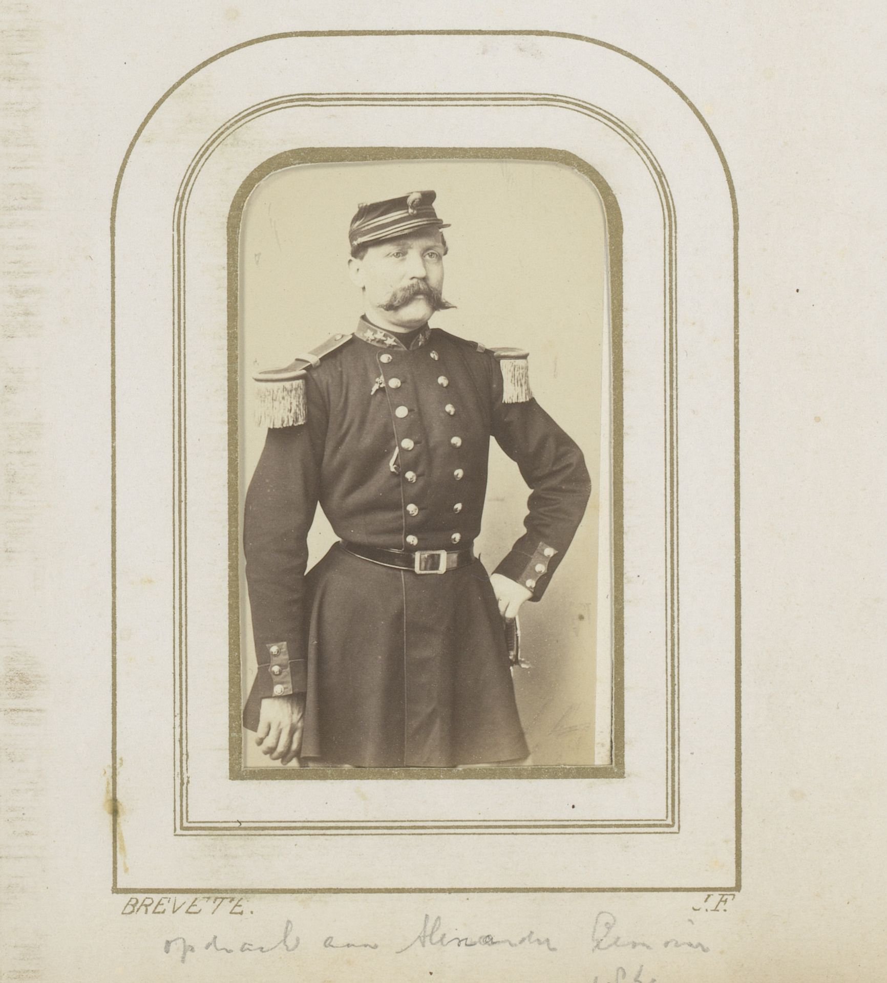 Portret van een man met snor in uniform by Billotte Frères
